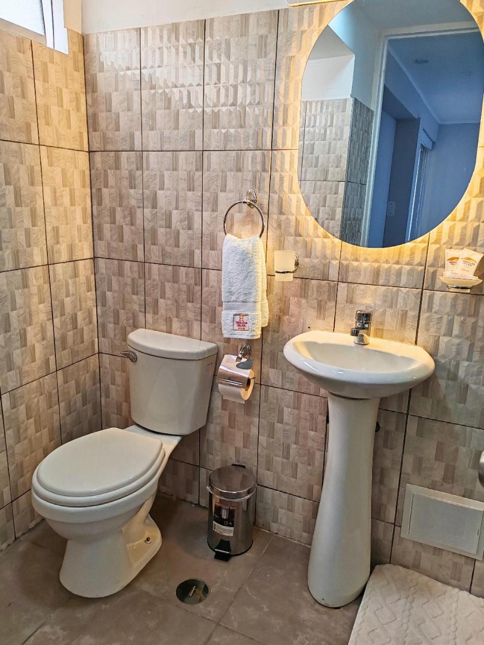 Double or Twin Room - Photo 4