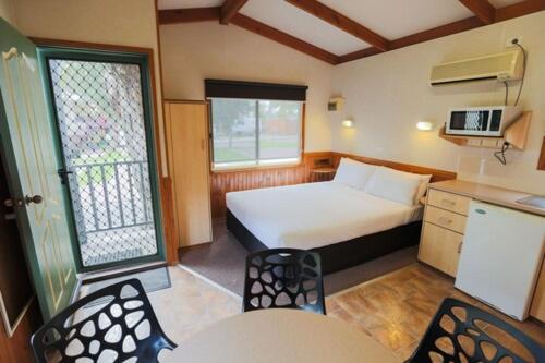 One Bedroom Cabin 5 Berth