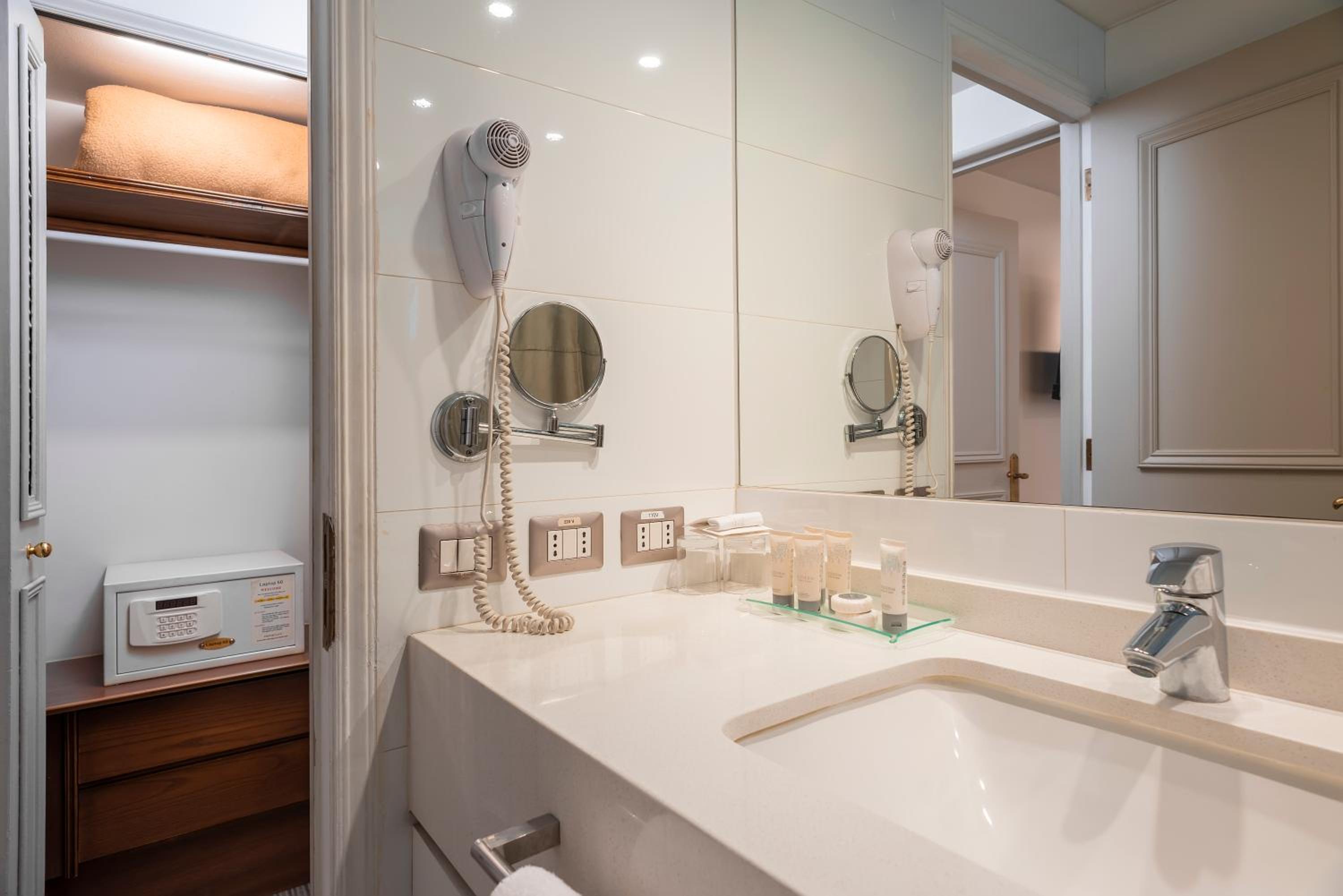 Superior Double Room - Photo 8