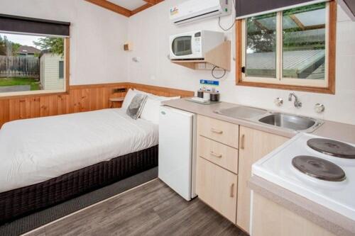One Bedroom Cabin 4 Berth