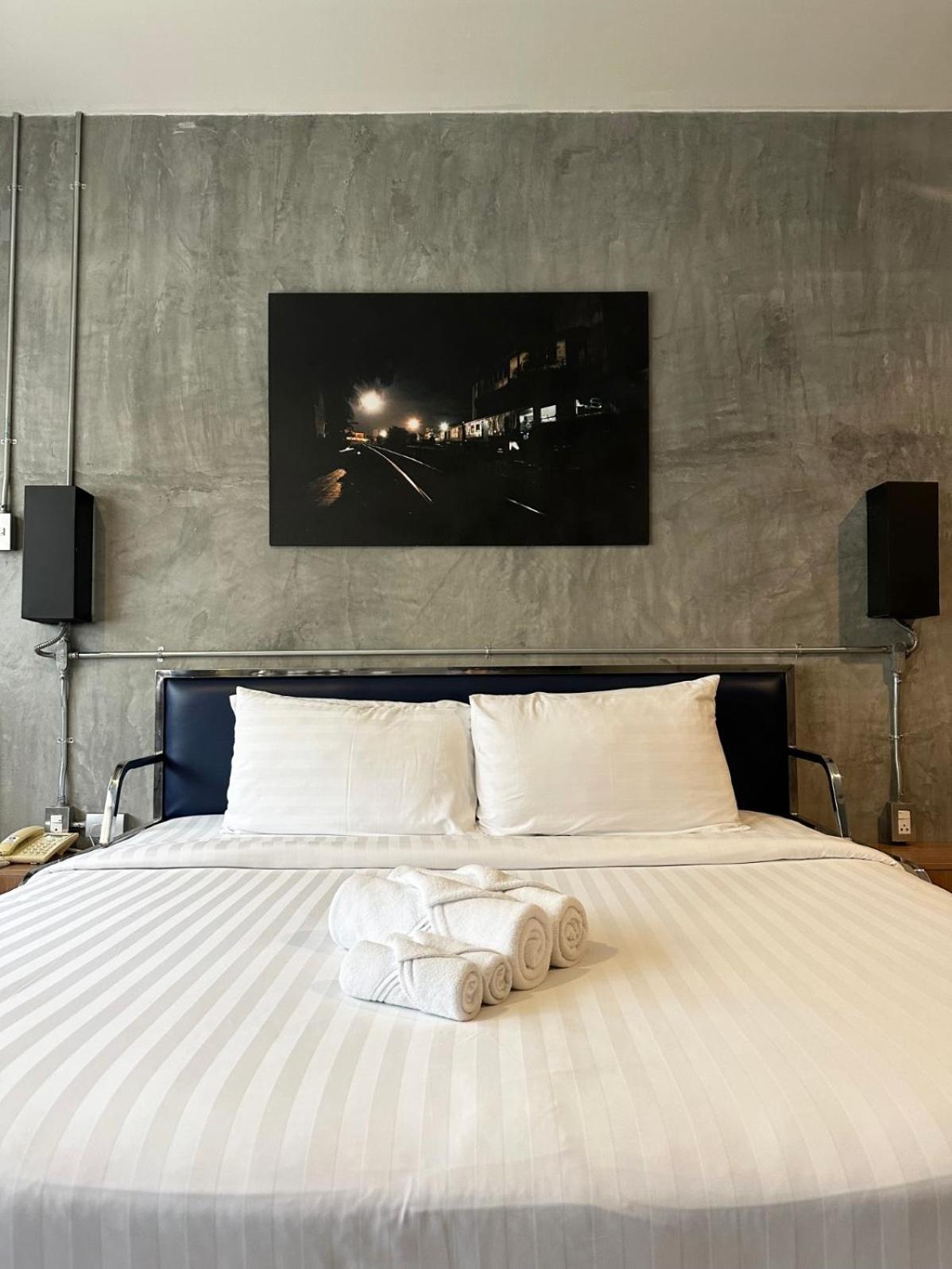 Deluxe King Room photo 3