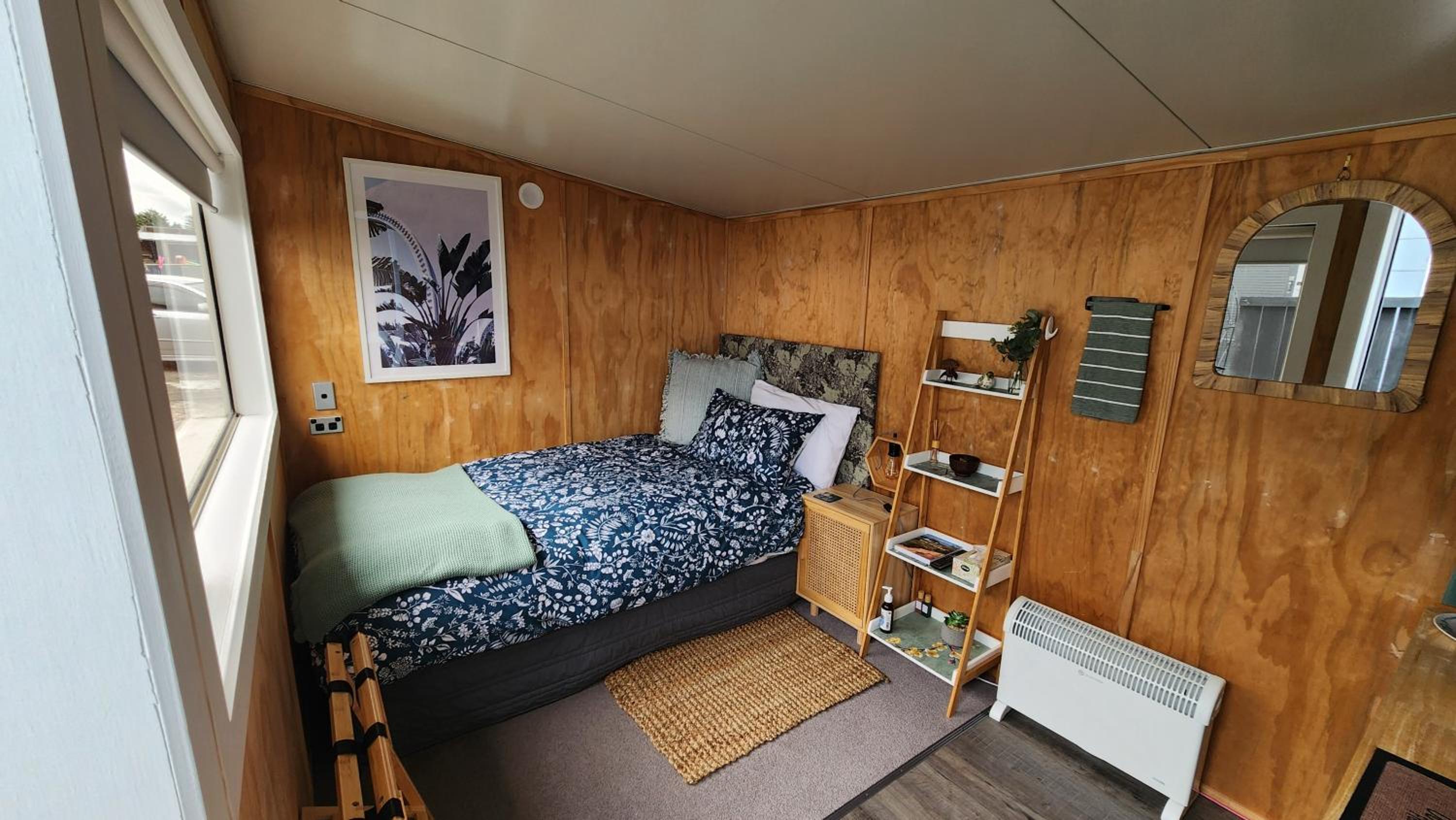 Single Room with Private Bathroom photo 1