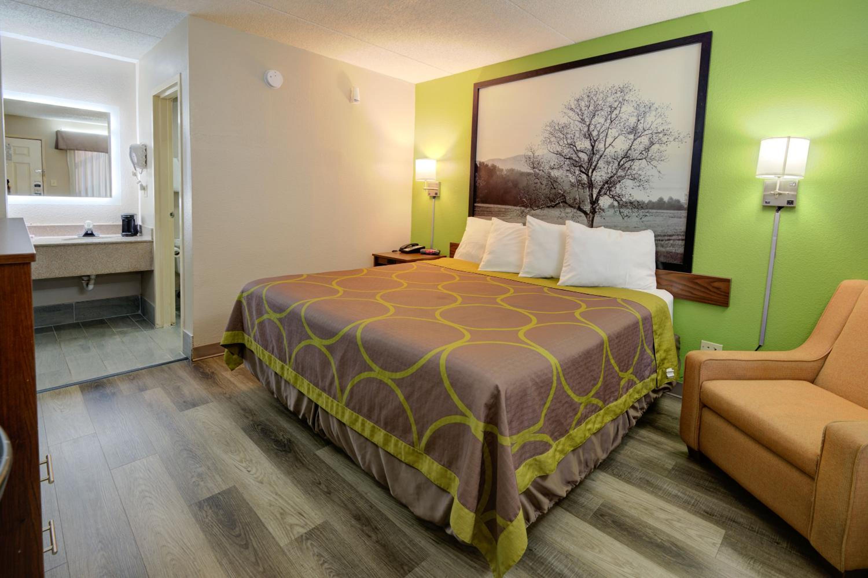 King Room - Non-Smoking - Photo 1