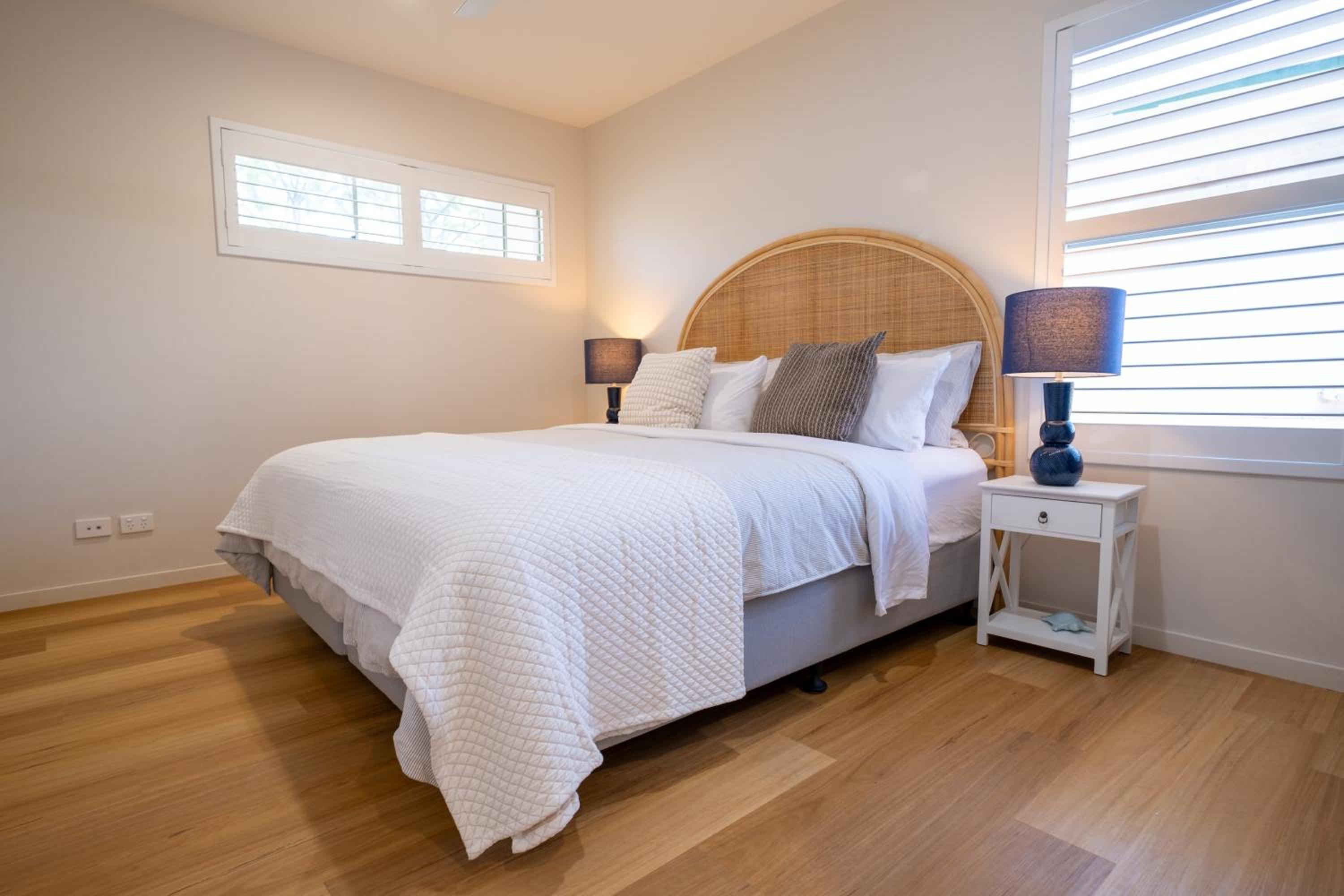 Five-Bedroom House photo 3