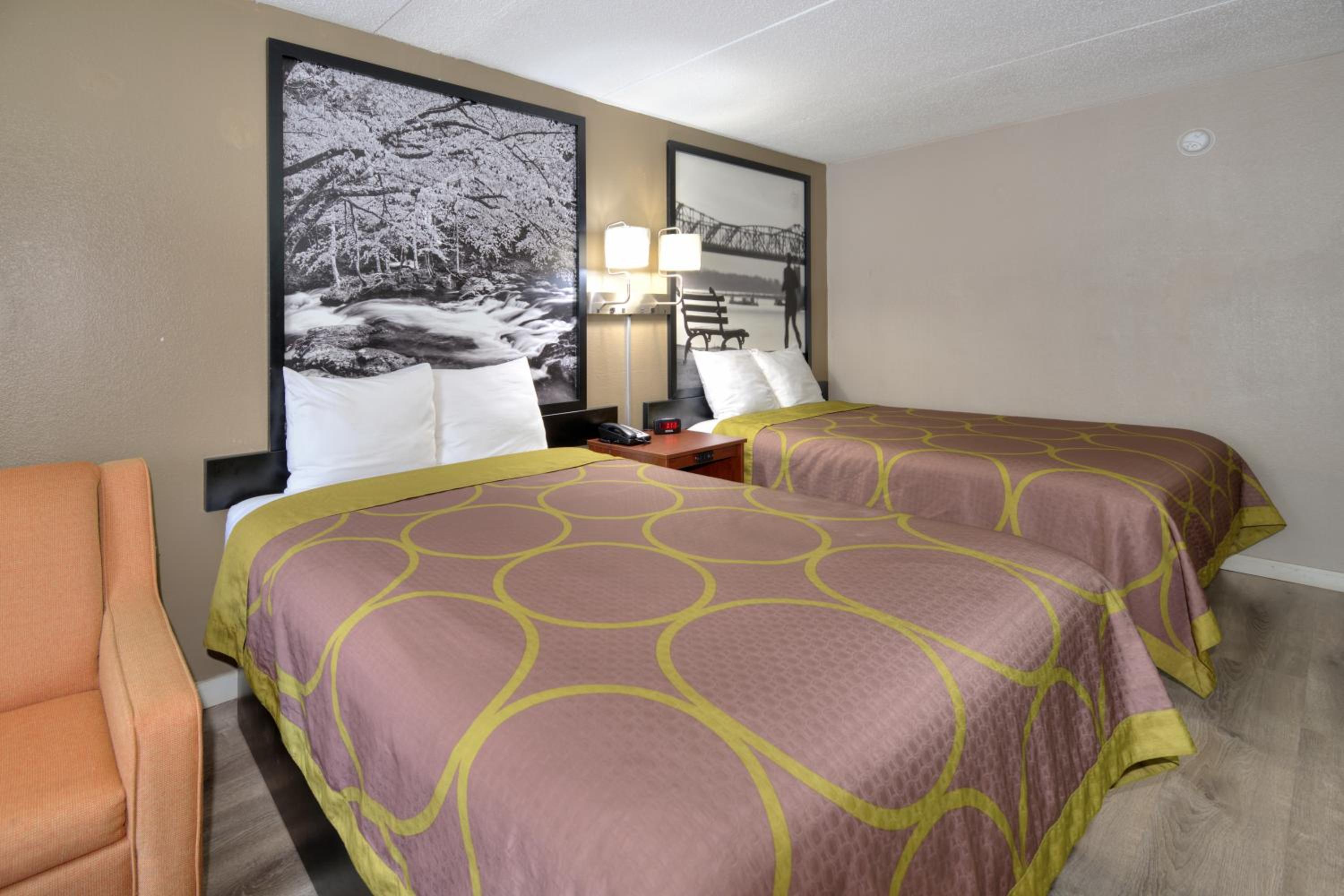 Queen Studio Suite with Two Queen Beds - Non-Smoking	 - Photo 6