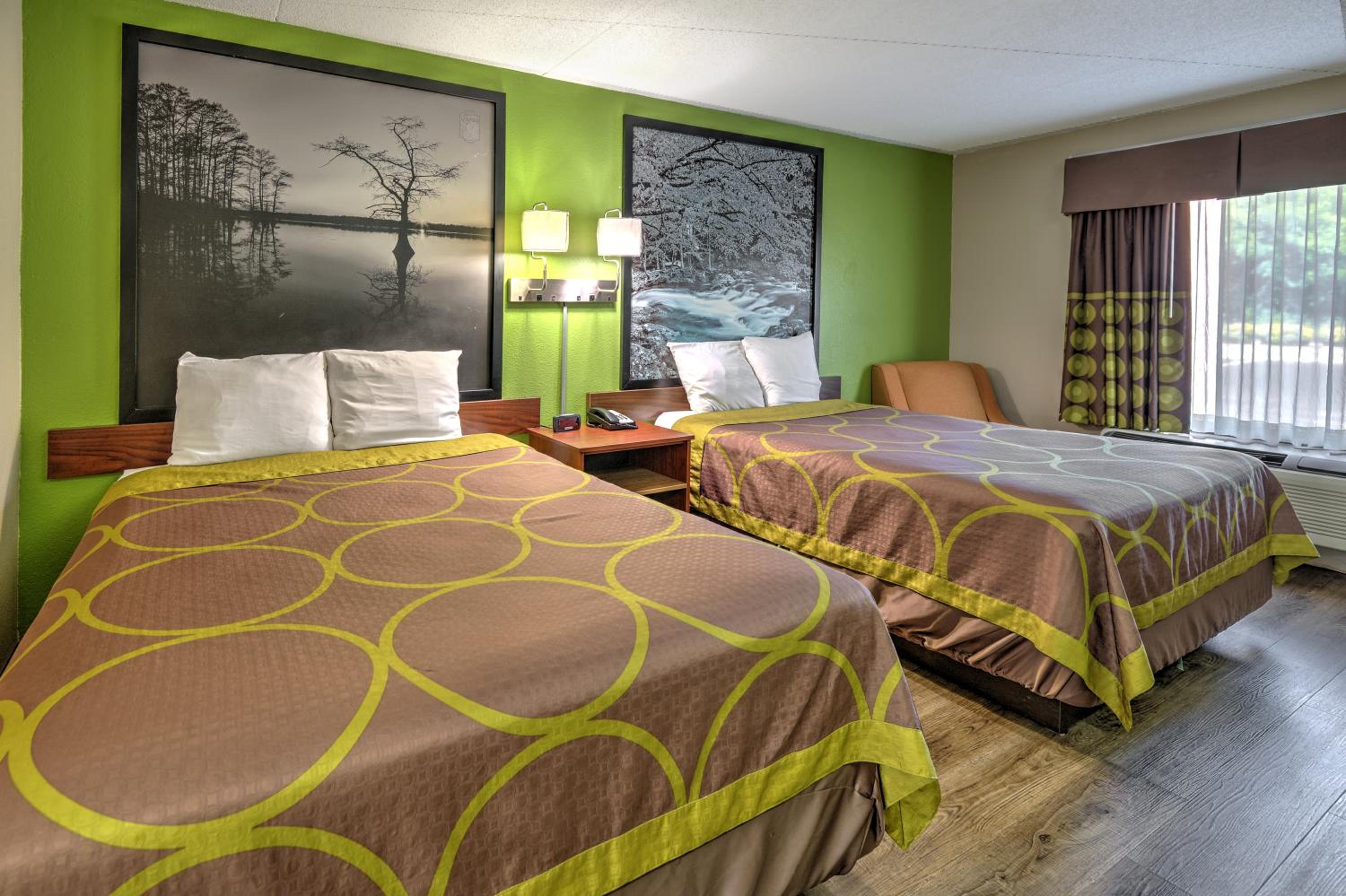 Queen Room with Two Queen Beds - Non-Smoking - Photo 1