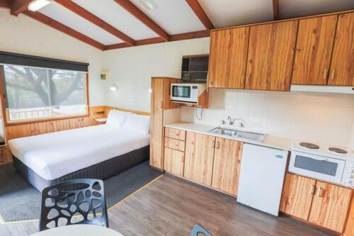 One Bedroom Cottage 4 Berth