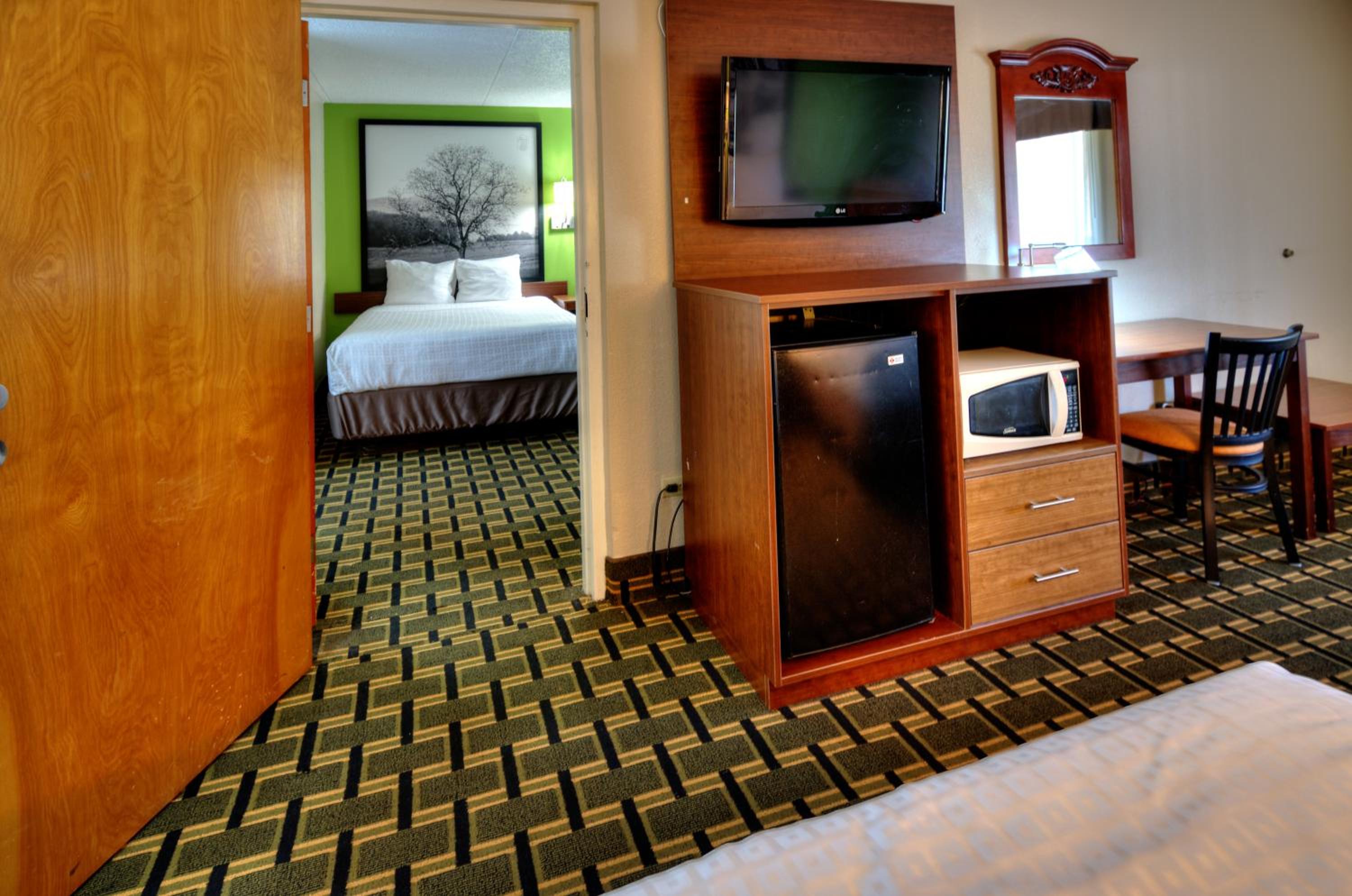 Queen Studio Suite with Two Queen Beds - Non-Smoking	 - Photo 7