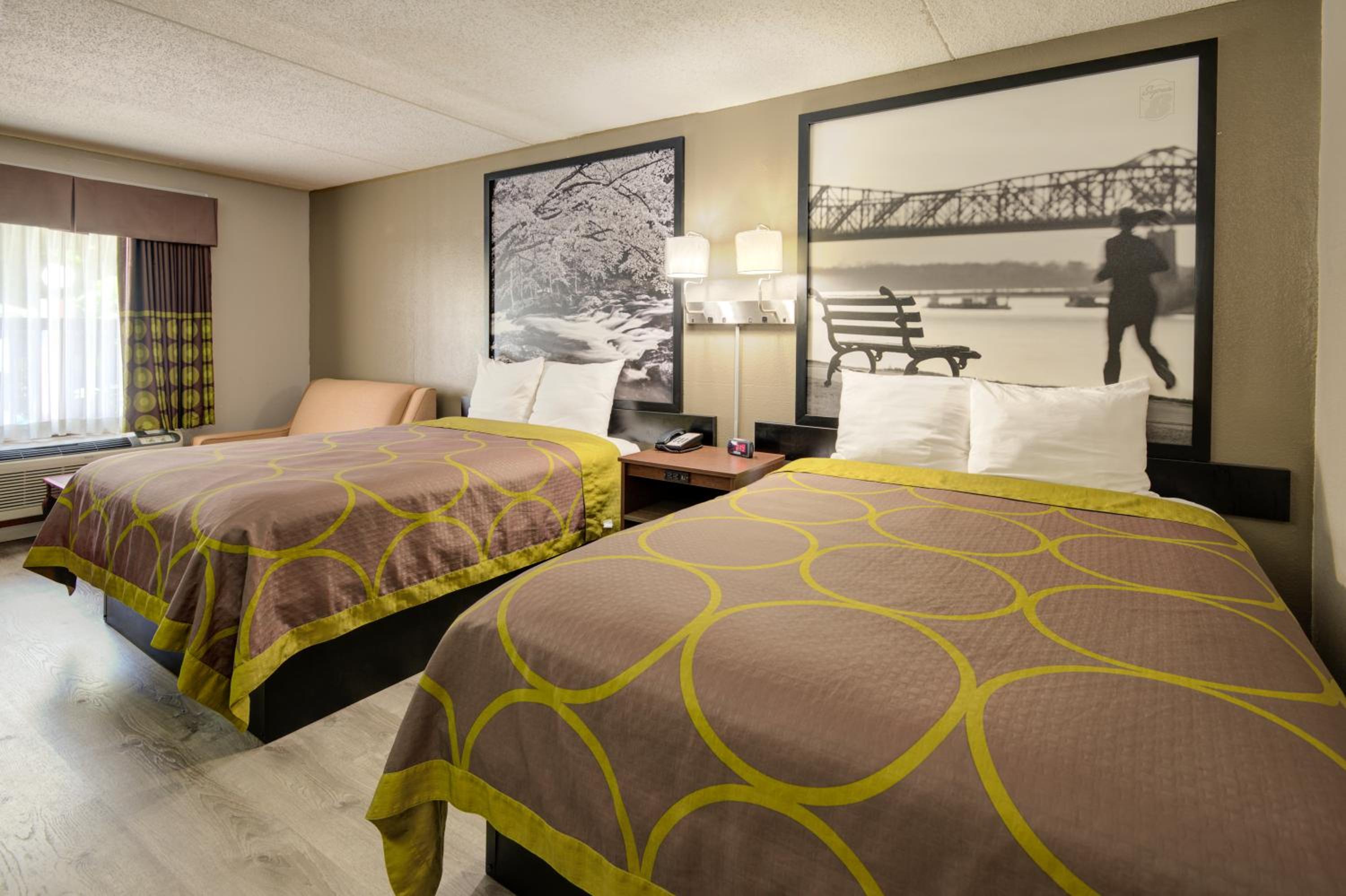 Queen Studio Suite with Two Queen Beds - Non-Smoking	 - Photo 4