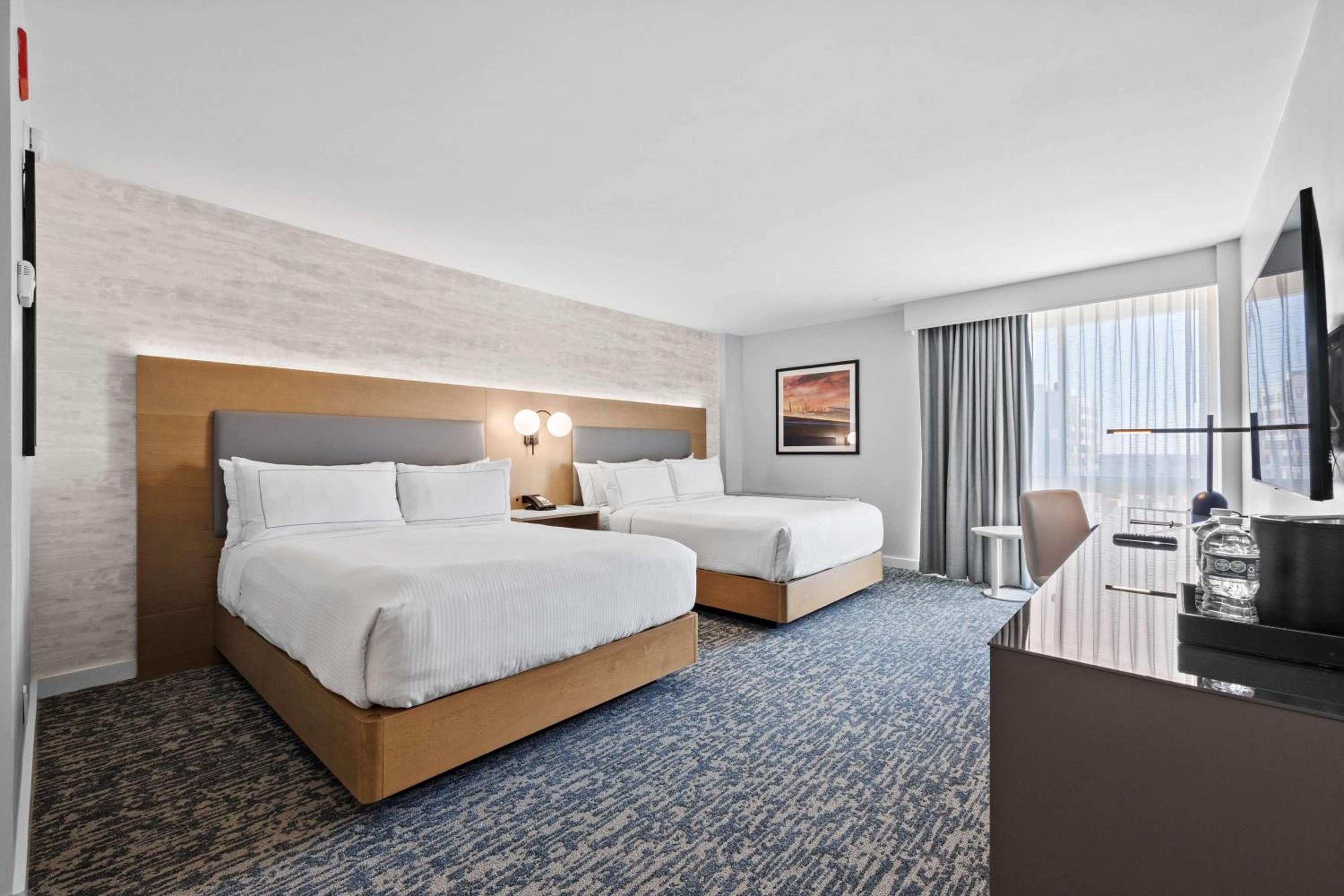 Queen Room with Two Queen Beds - Photo 3