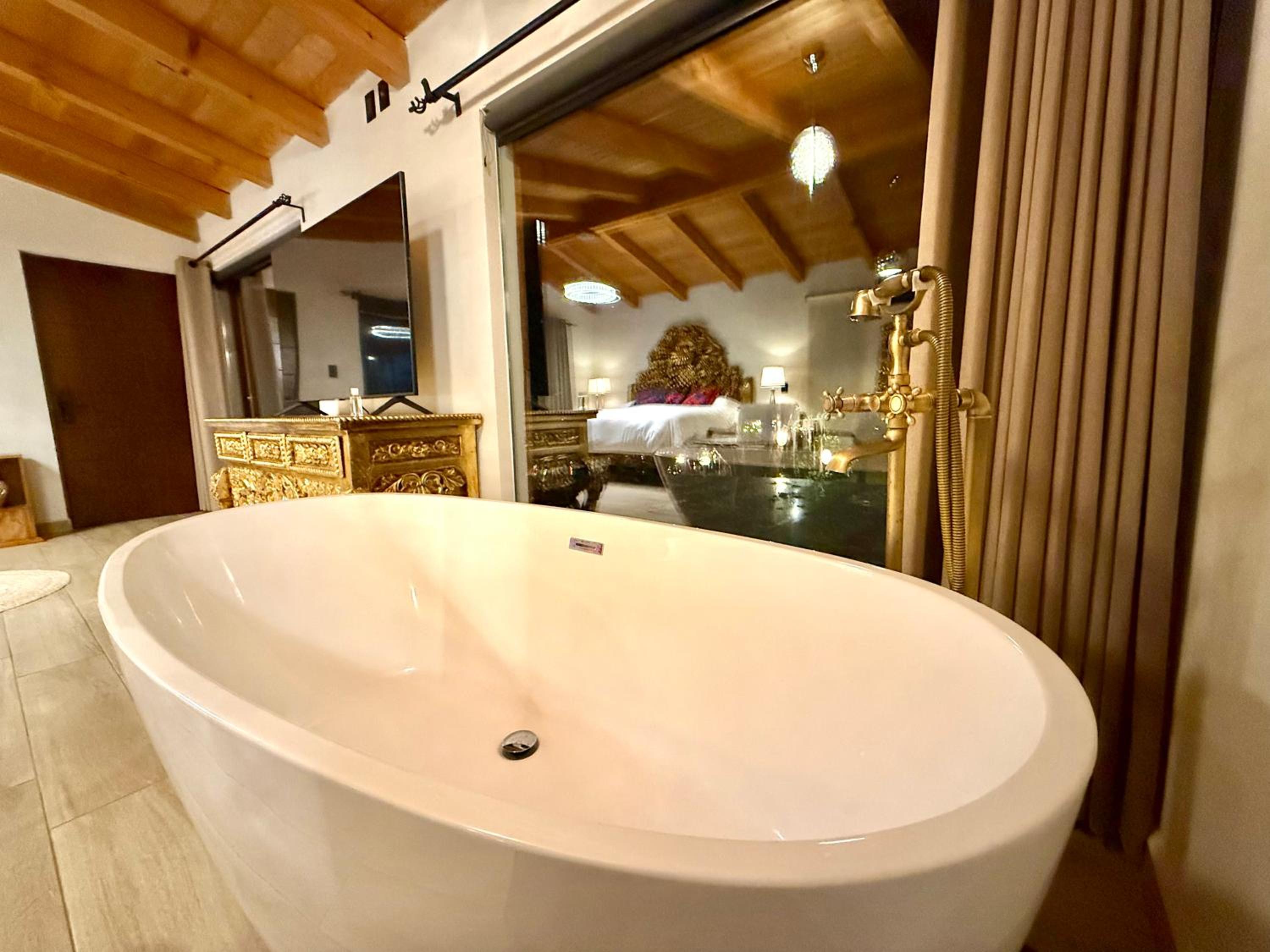 Superior King Suite photo 3