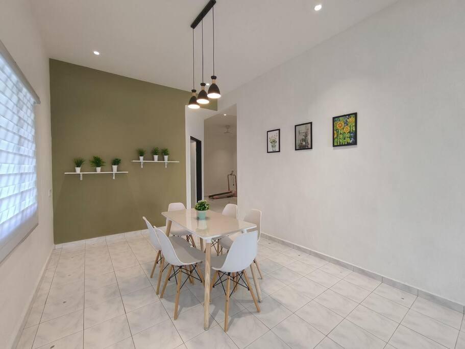 Three-Bedroom Townhouse photo 3