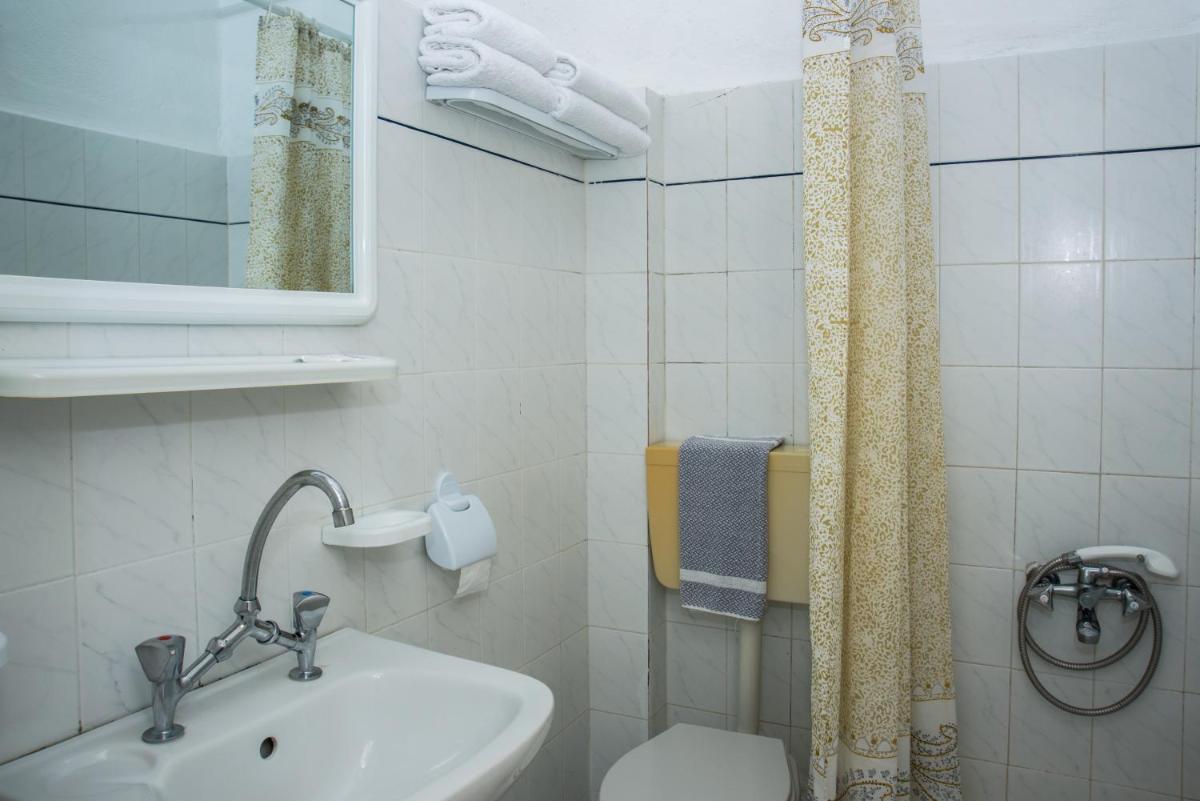 Studio (2 Adults)