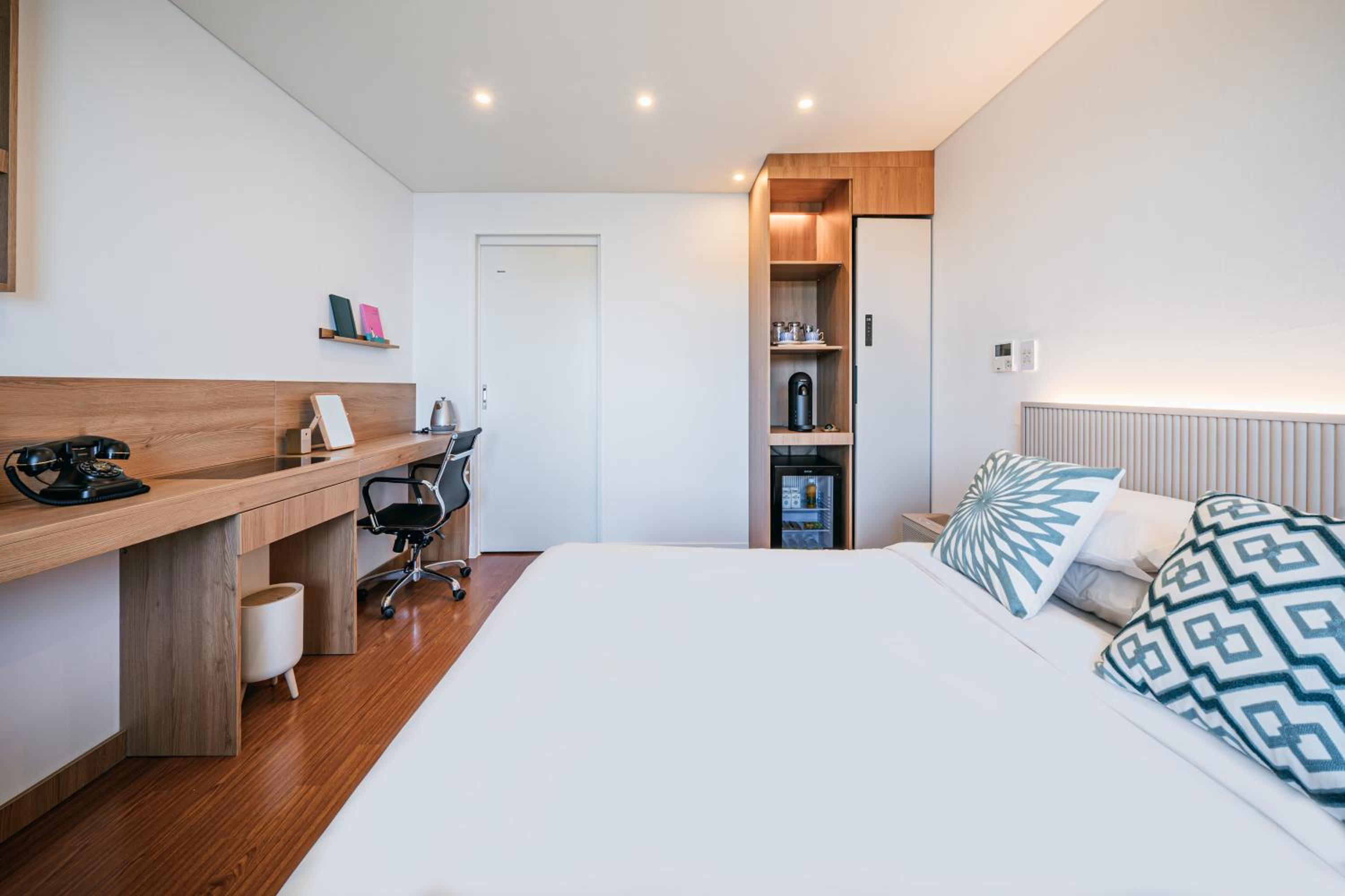 Deluxe Double Room with City View - Photo 1
