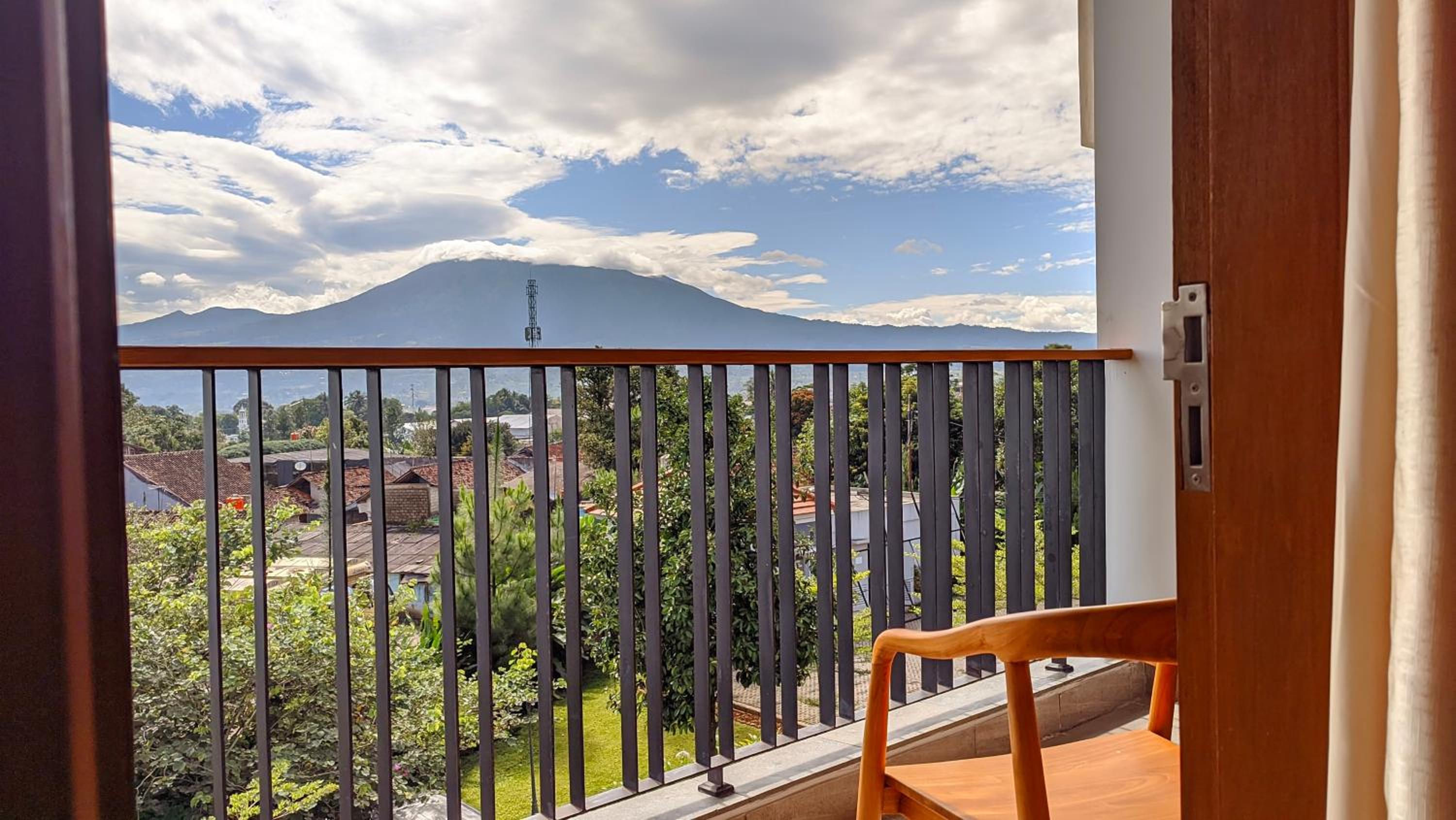 Standard Twin Room With Mountain View photo 2