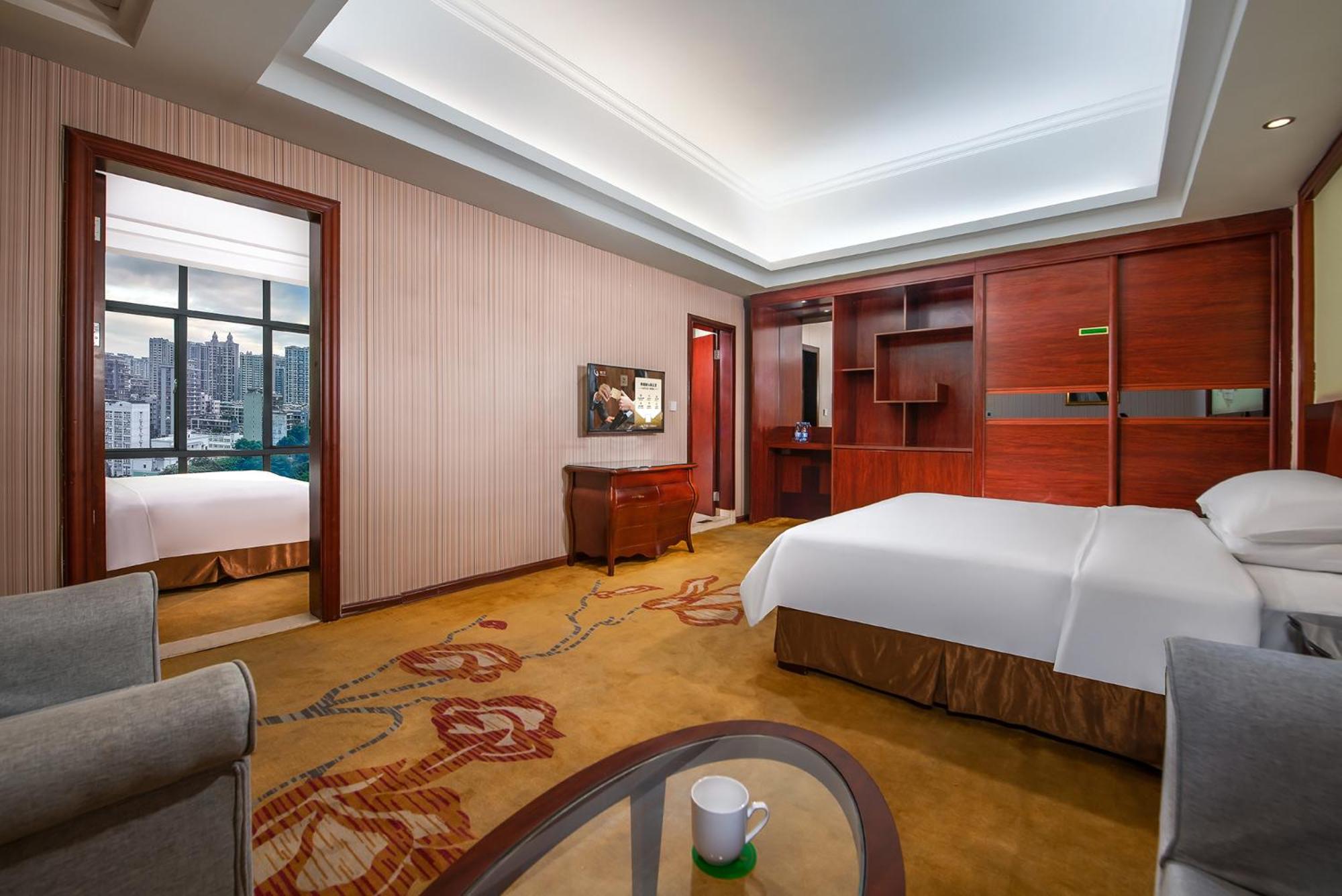 Deluxe Family Room