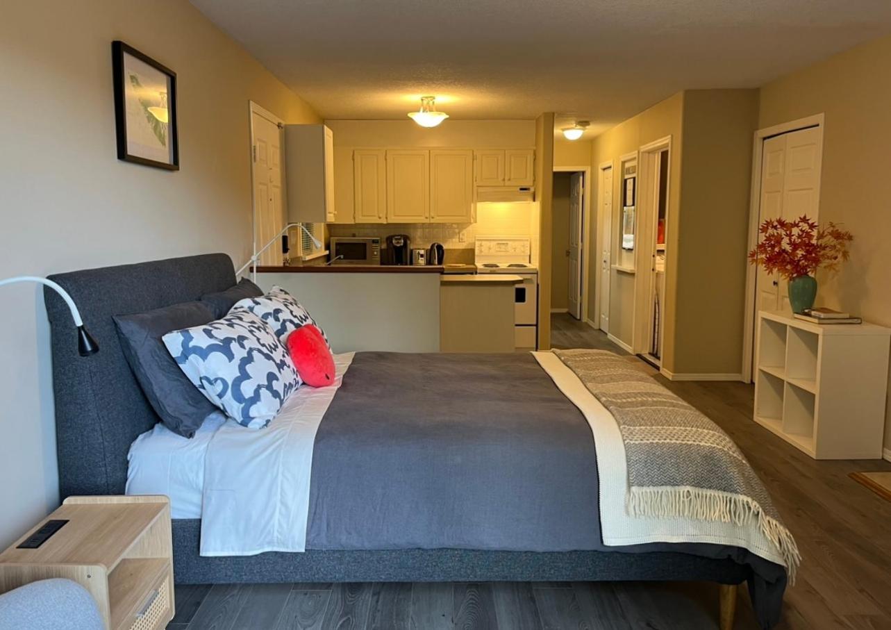 Family Room With Private Bathroom photo 2