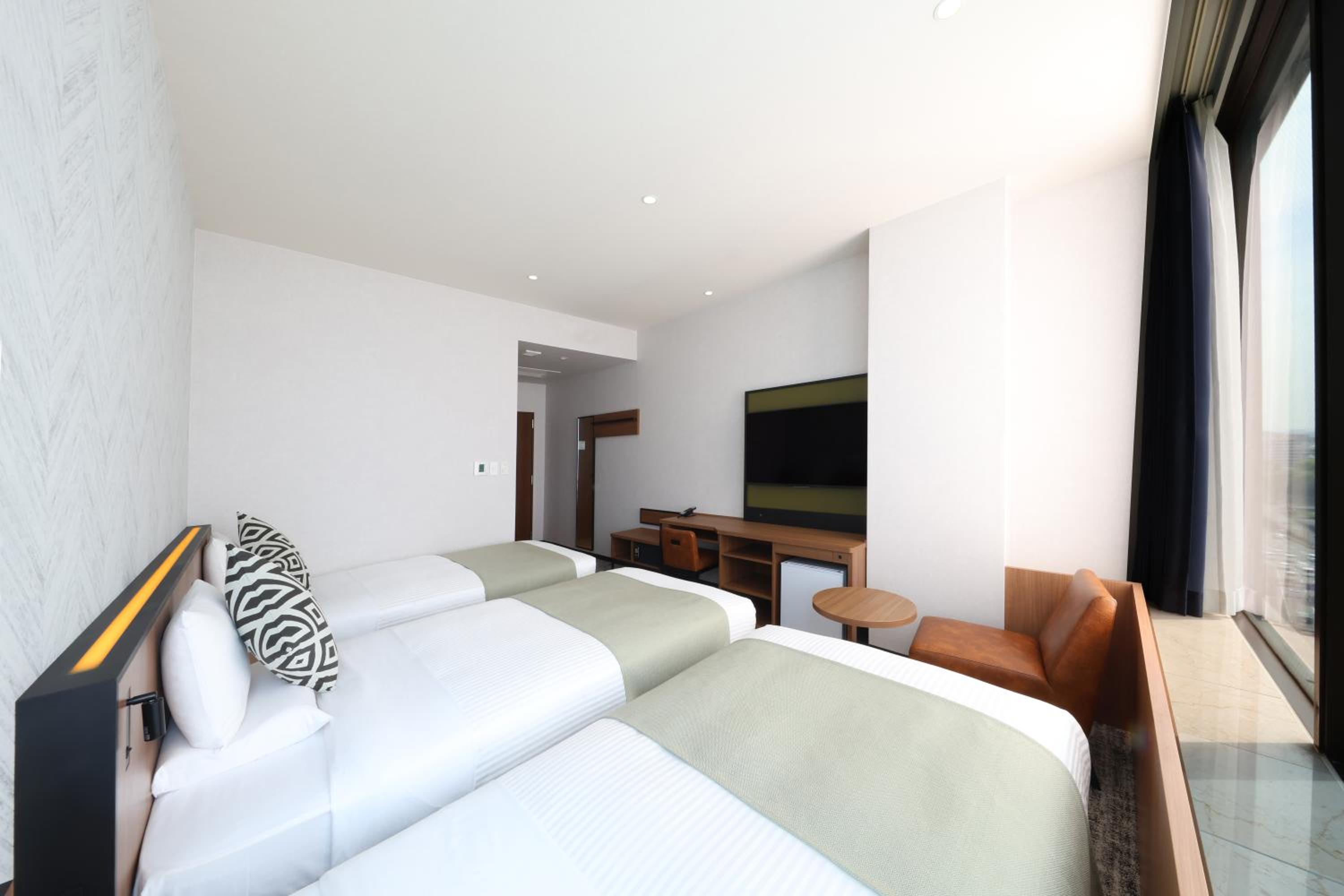 Triple Room with River View - Non-Smoking