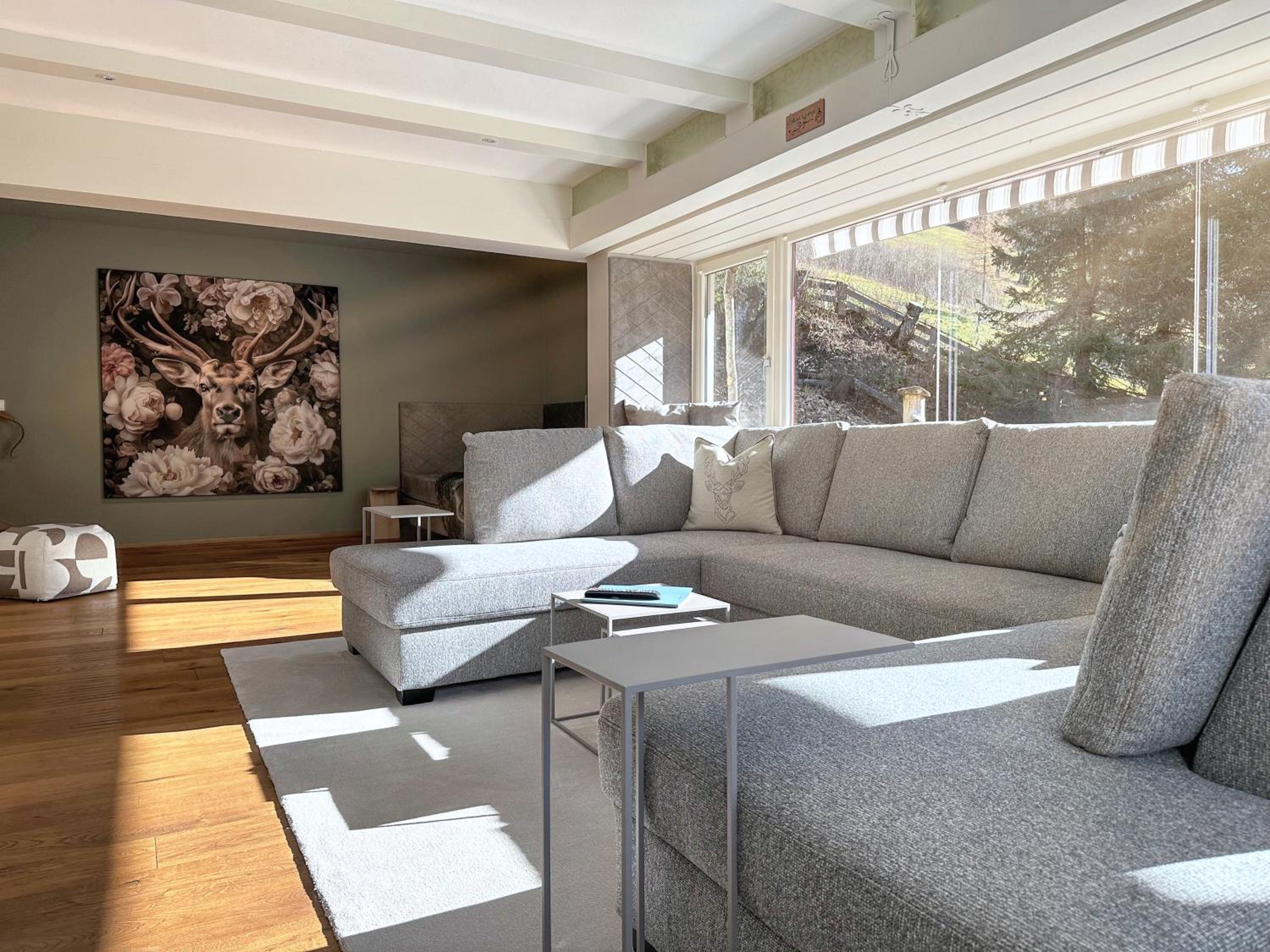 Three-Bedroom Apartment With Mountain View photo 1