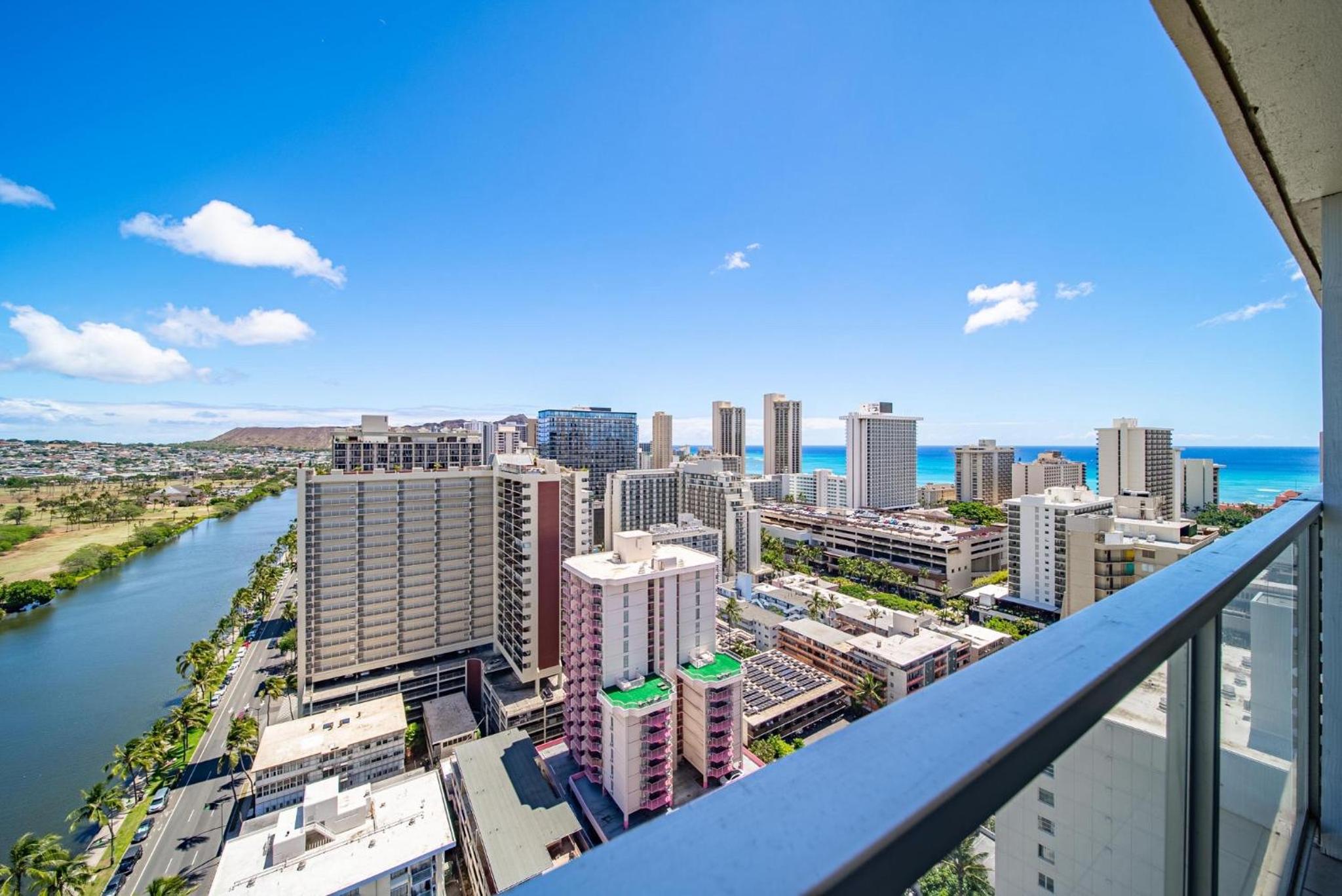 Amazing View Waikiki Beach 28th Floor 1BR Family and Group Condo: One-Bedroom Apartment photo
