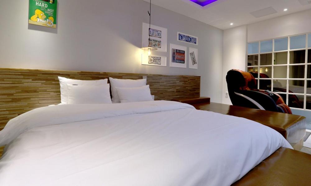 Suite - Photo 3