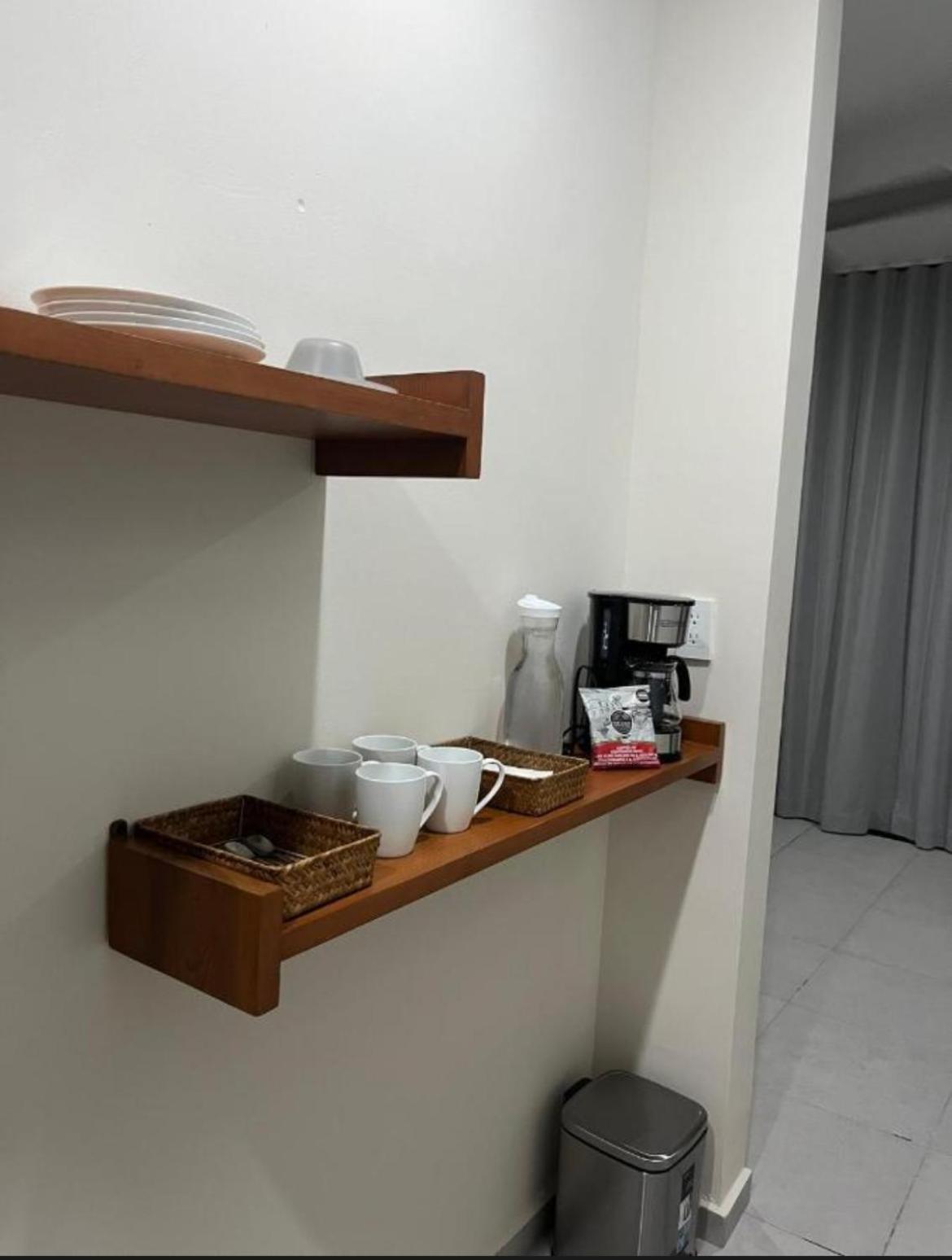 Deluxe One-Bedroom Apartment with Garden View photo 2