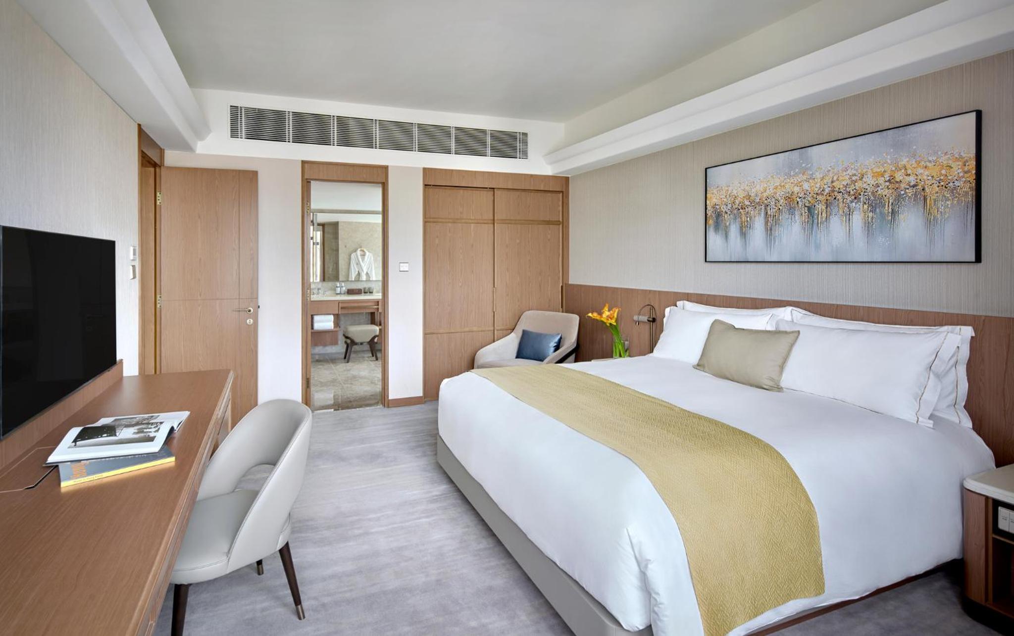 Executive Harbor Suite
