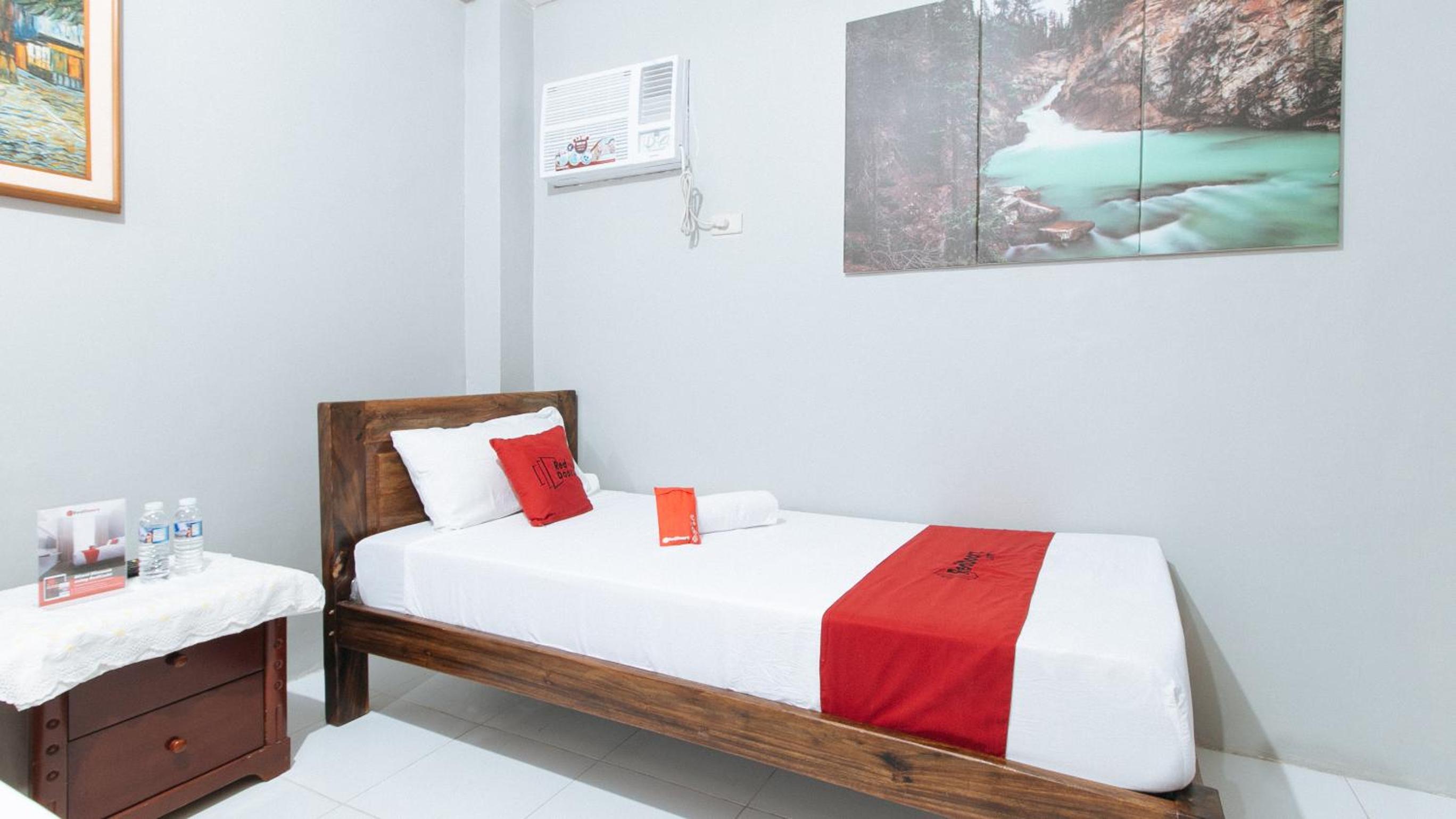 Deluxe Triple Room - Photo 13