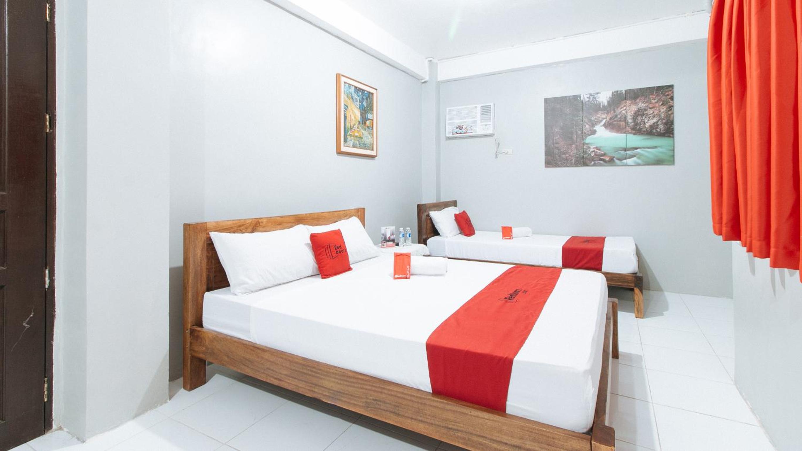 Deluxe Triple Room - Photo 12