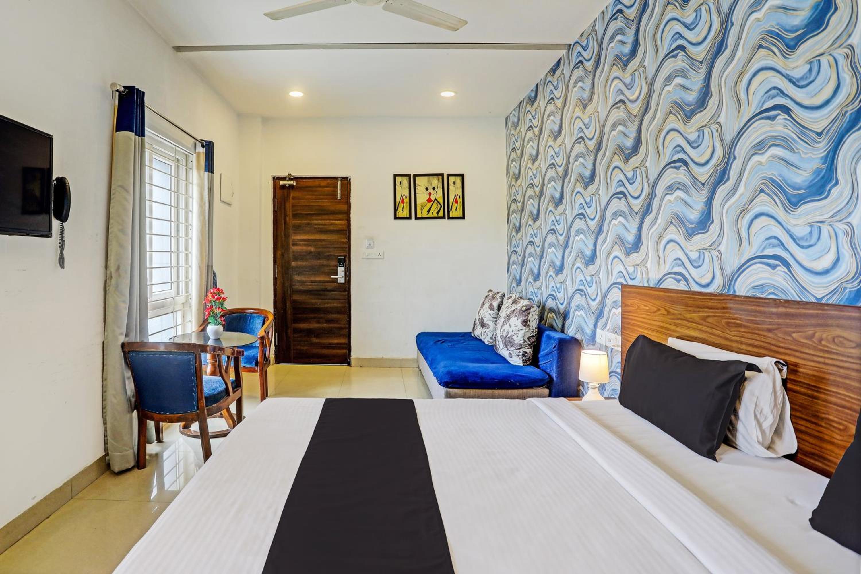 Standard Double Room - Photo 11