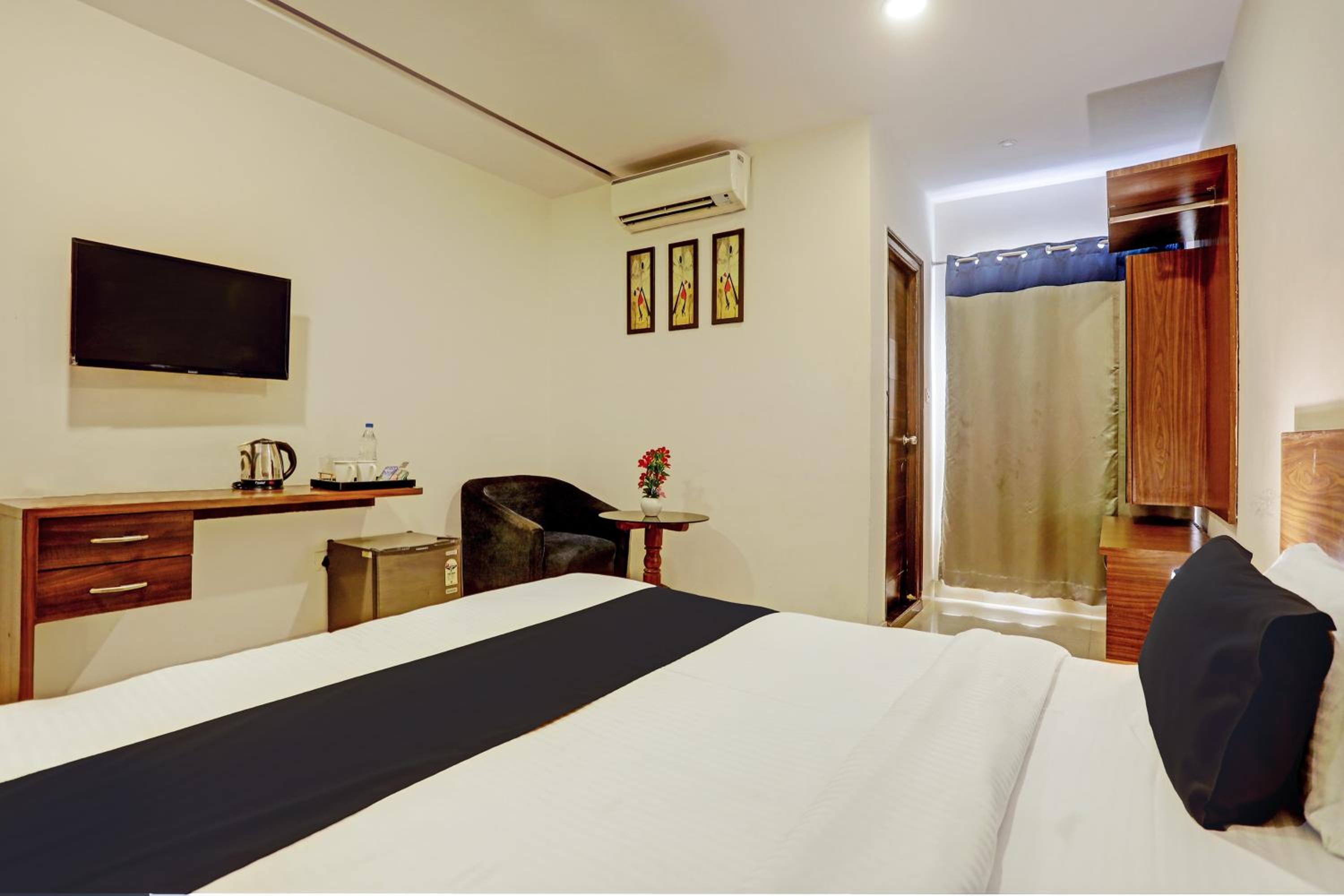 Standard Double Room - Photo 13