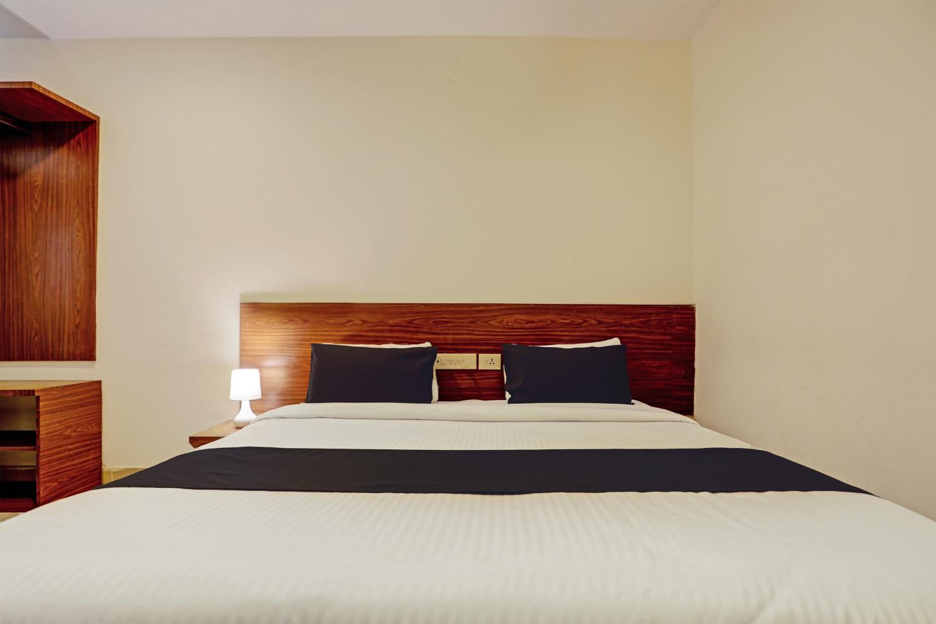 Standard Double Room - Photo 12