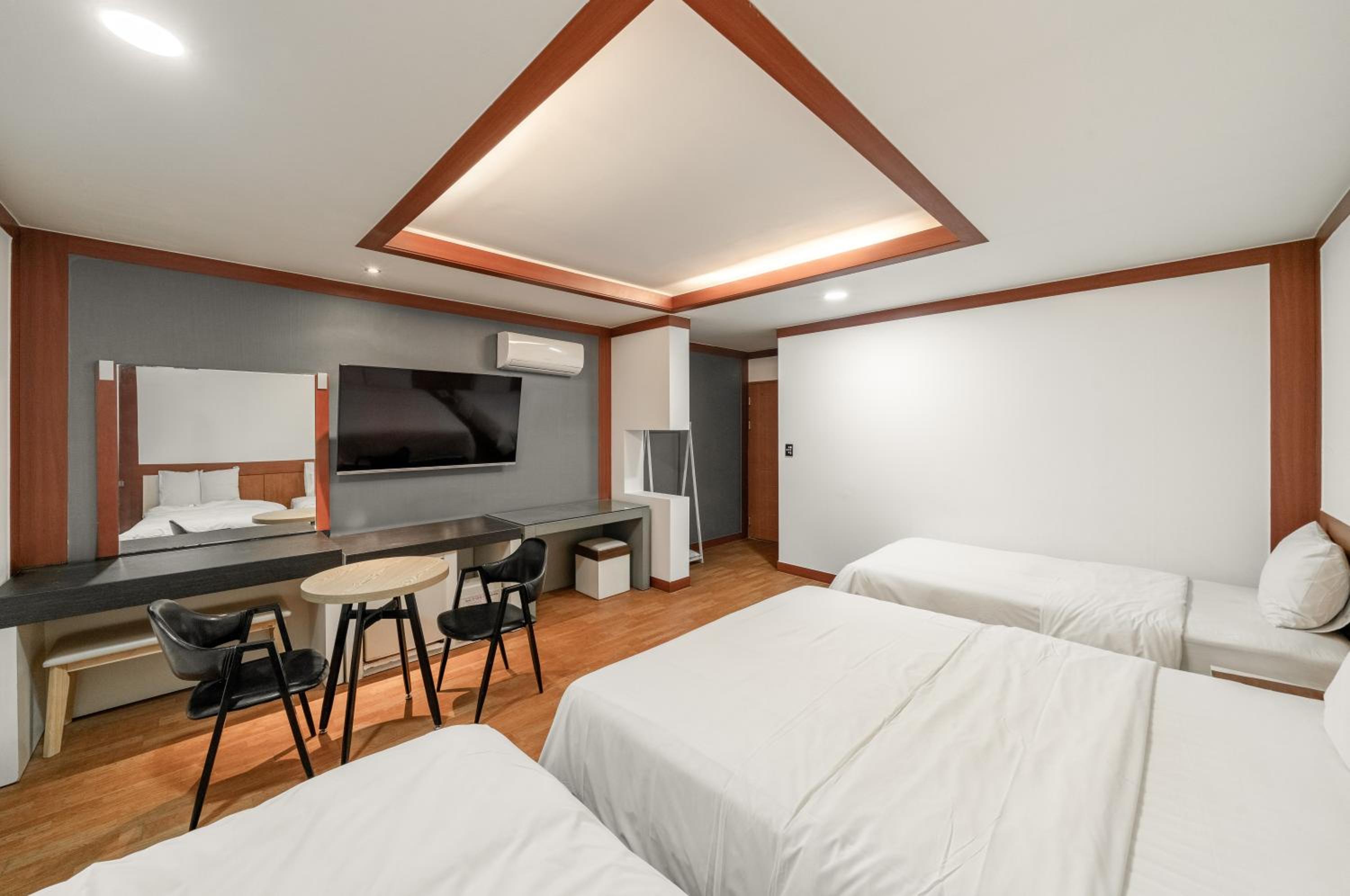 Triple Room - Photo 11