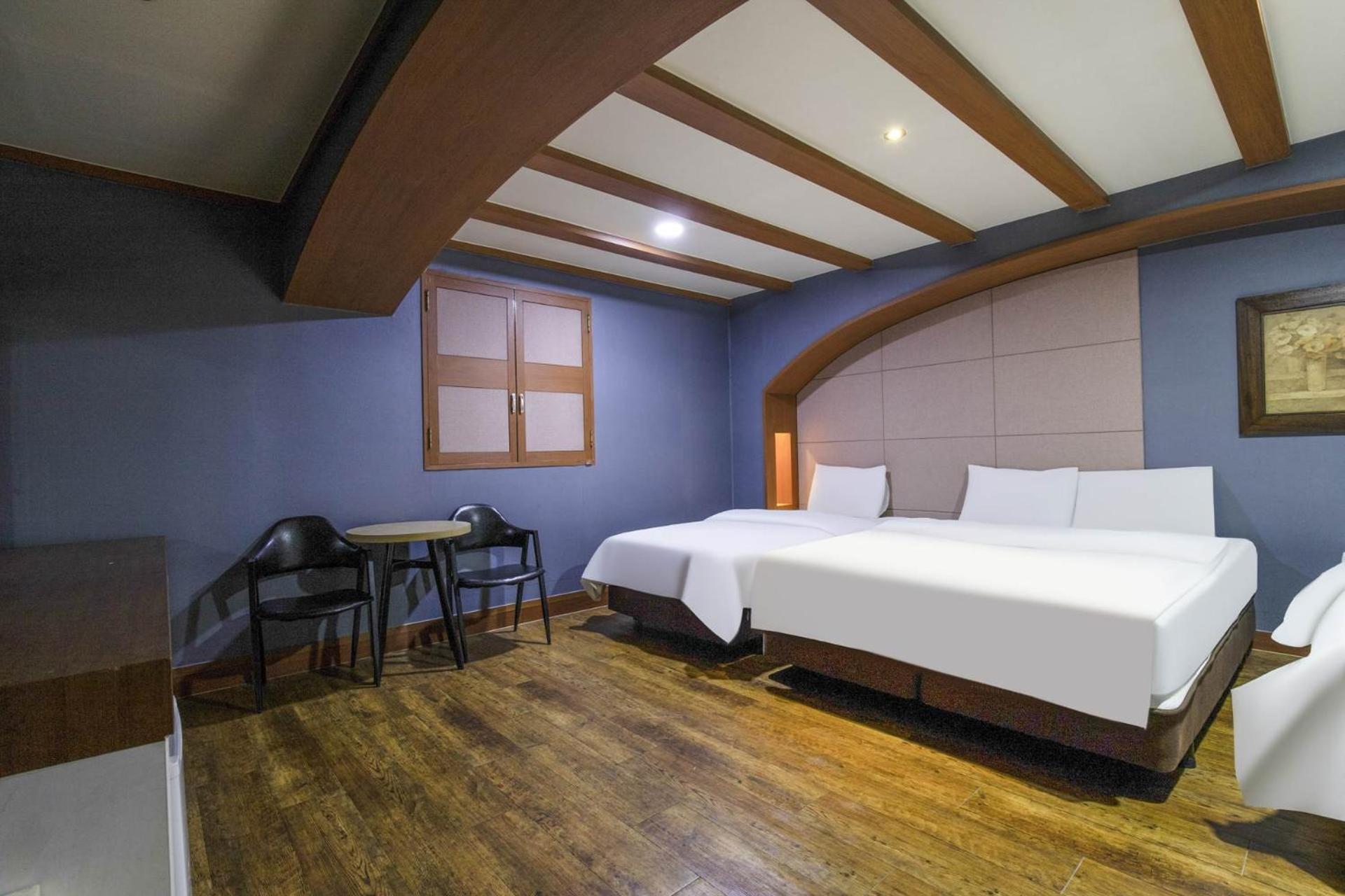 Triple Room - Photo 12