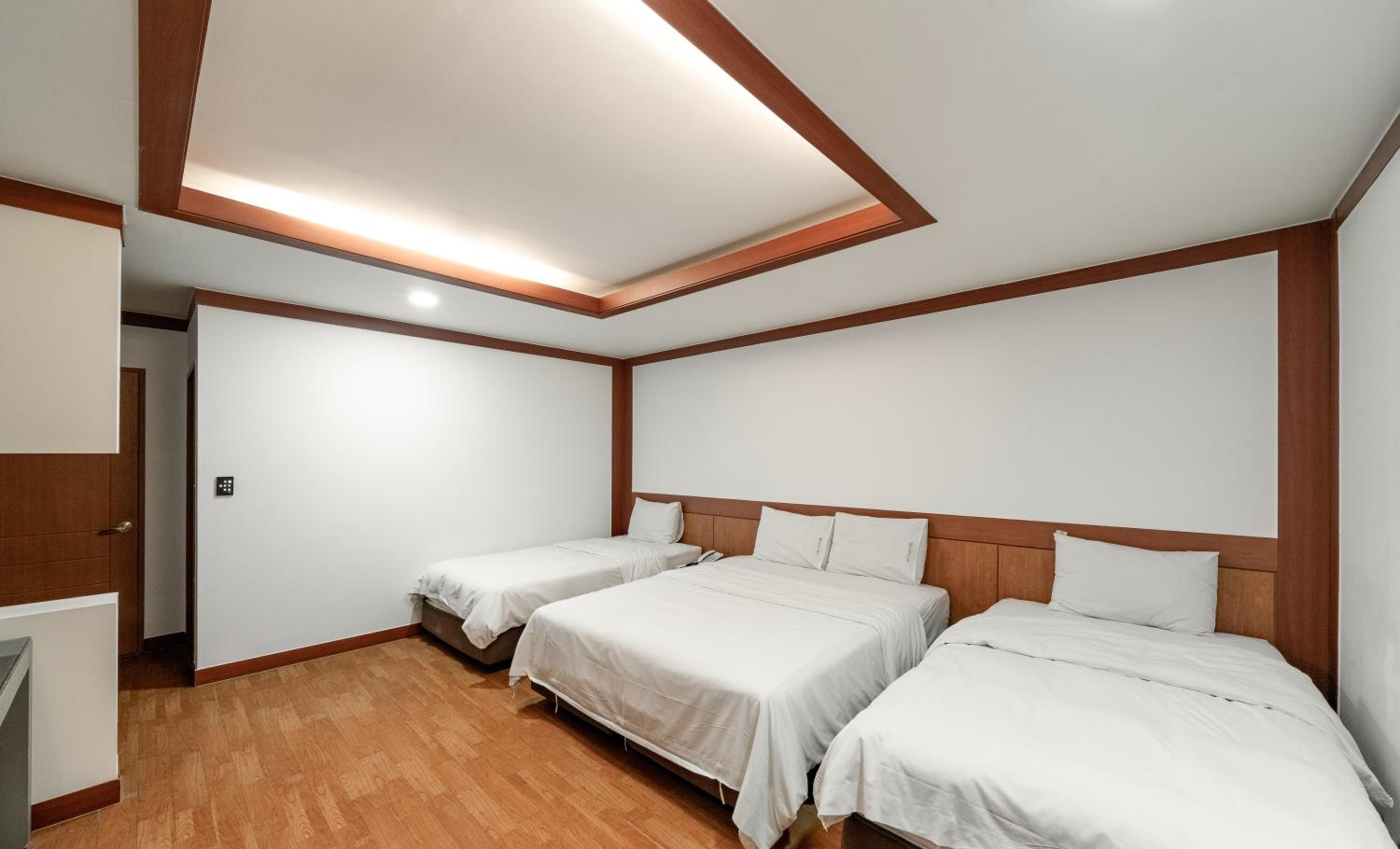 Triple Room - Photo 9