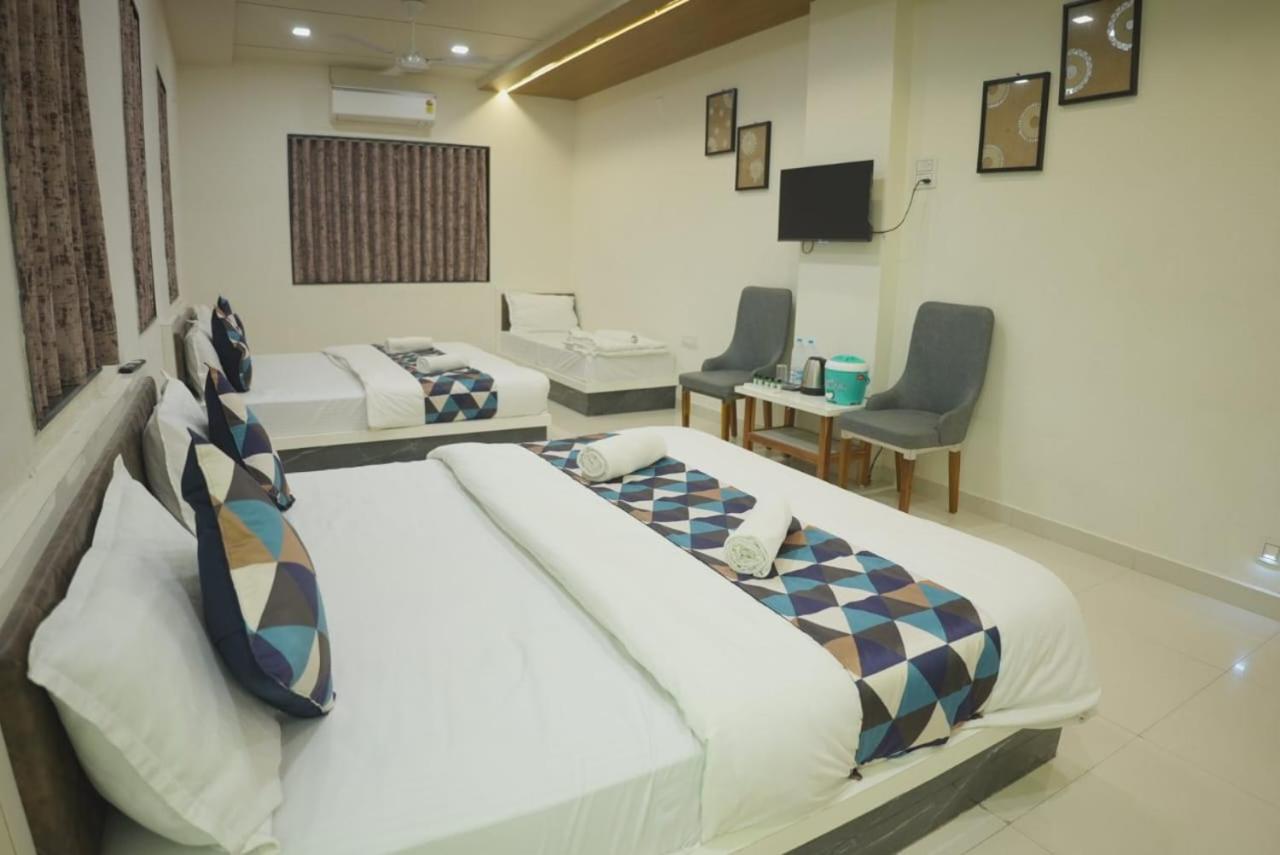 Deluxe Family Room - Photo 2