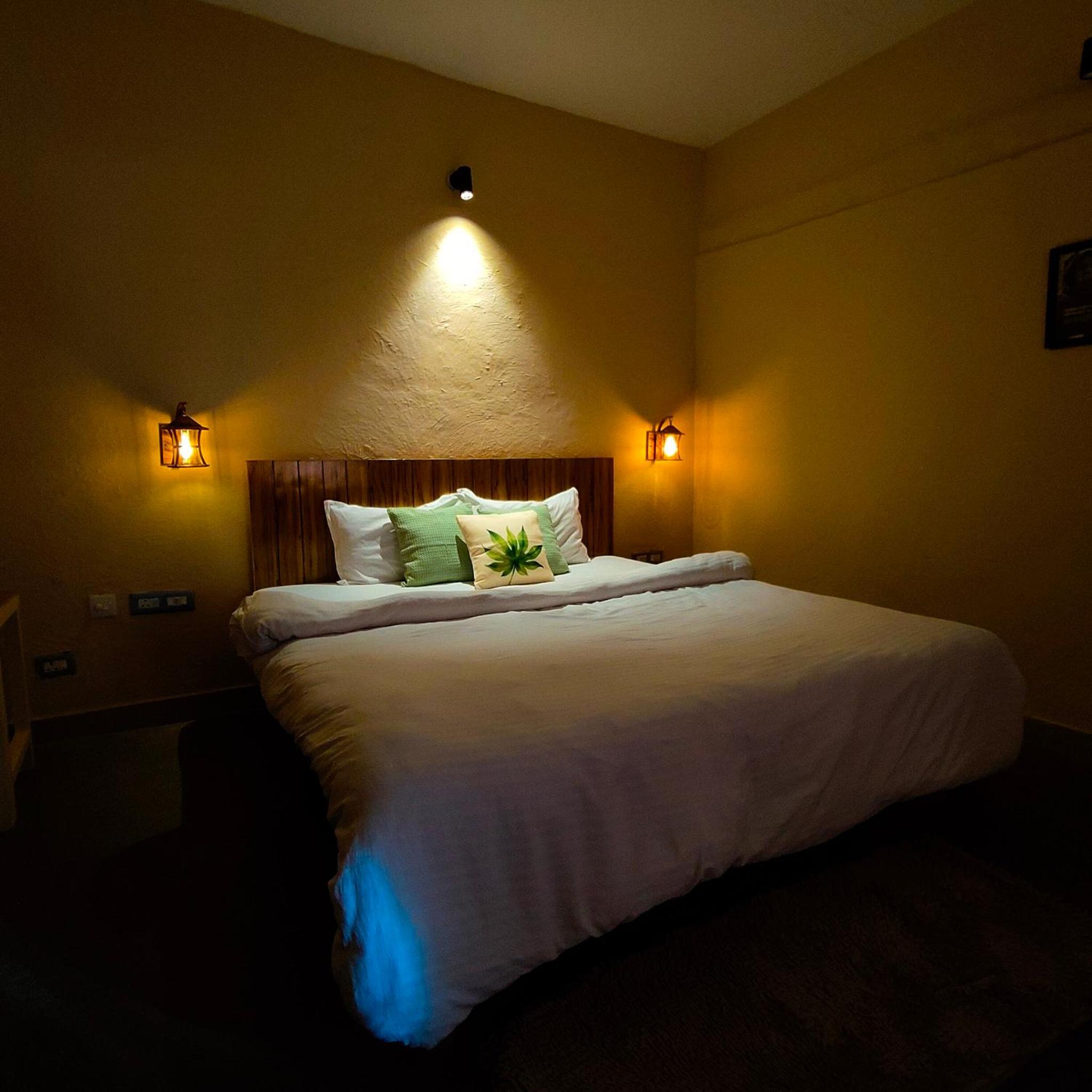 Deluxe Double Room (2 Adults + 1 Child) photo 1