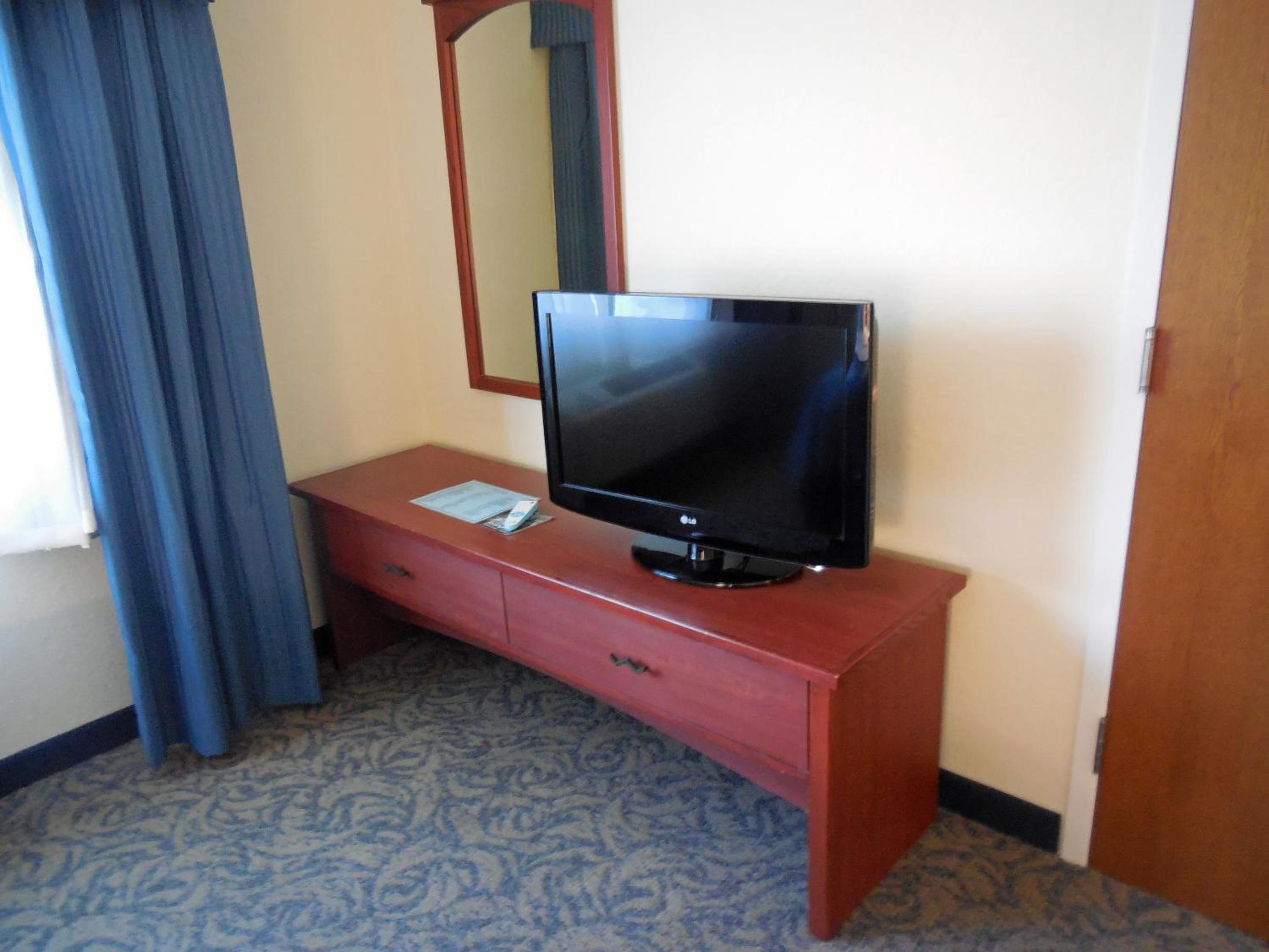 King Room - Non-Smoking - Photo 7