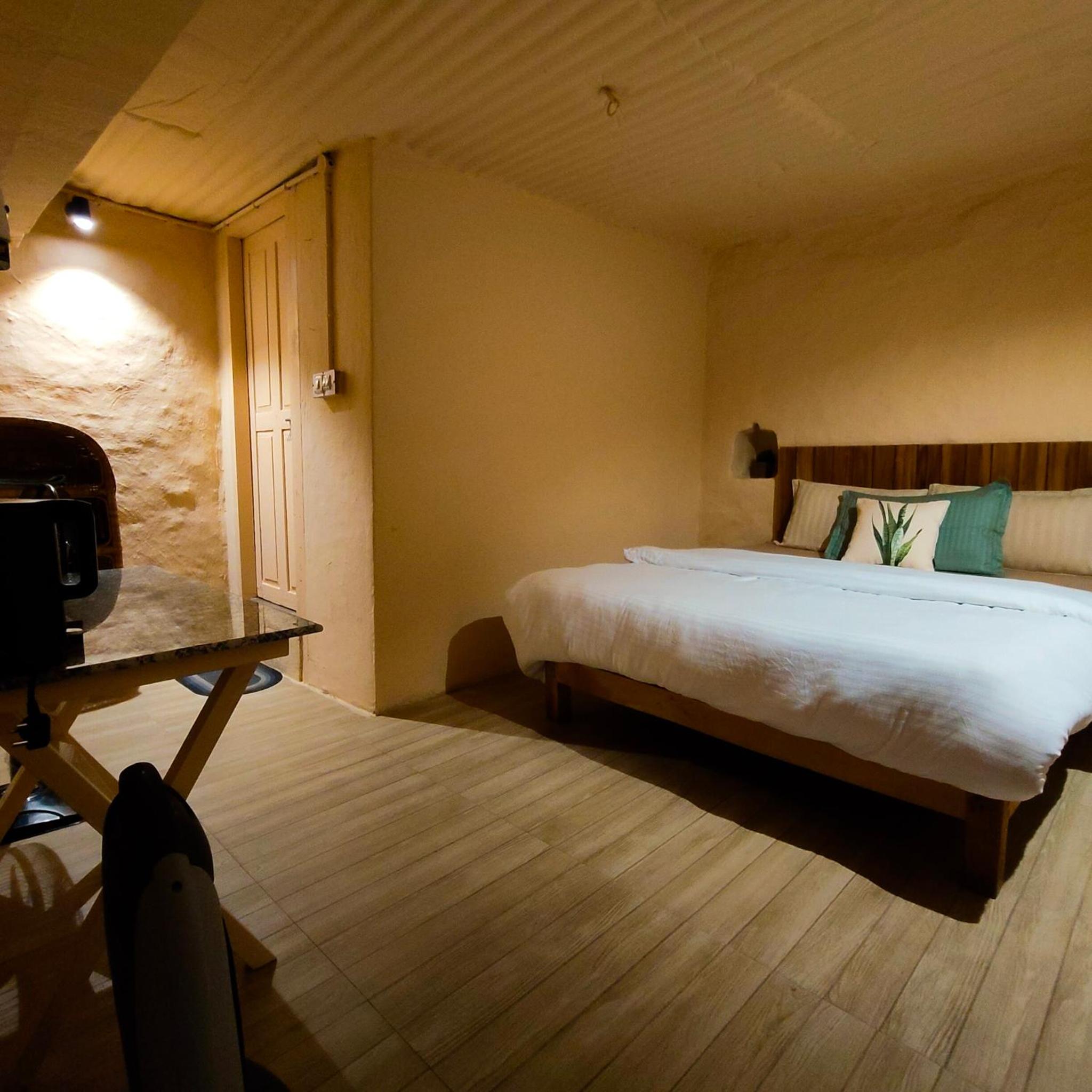 Deluxe Double Room with Shower photo 1