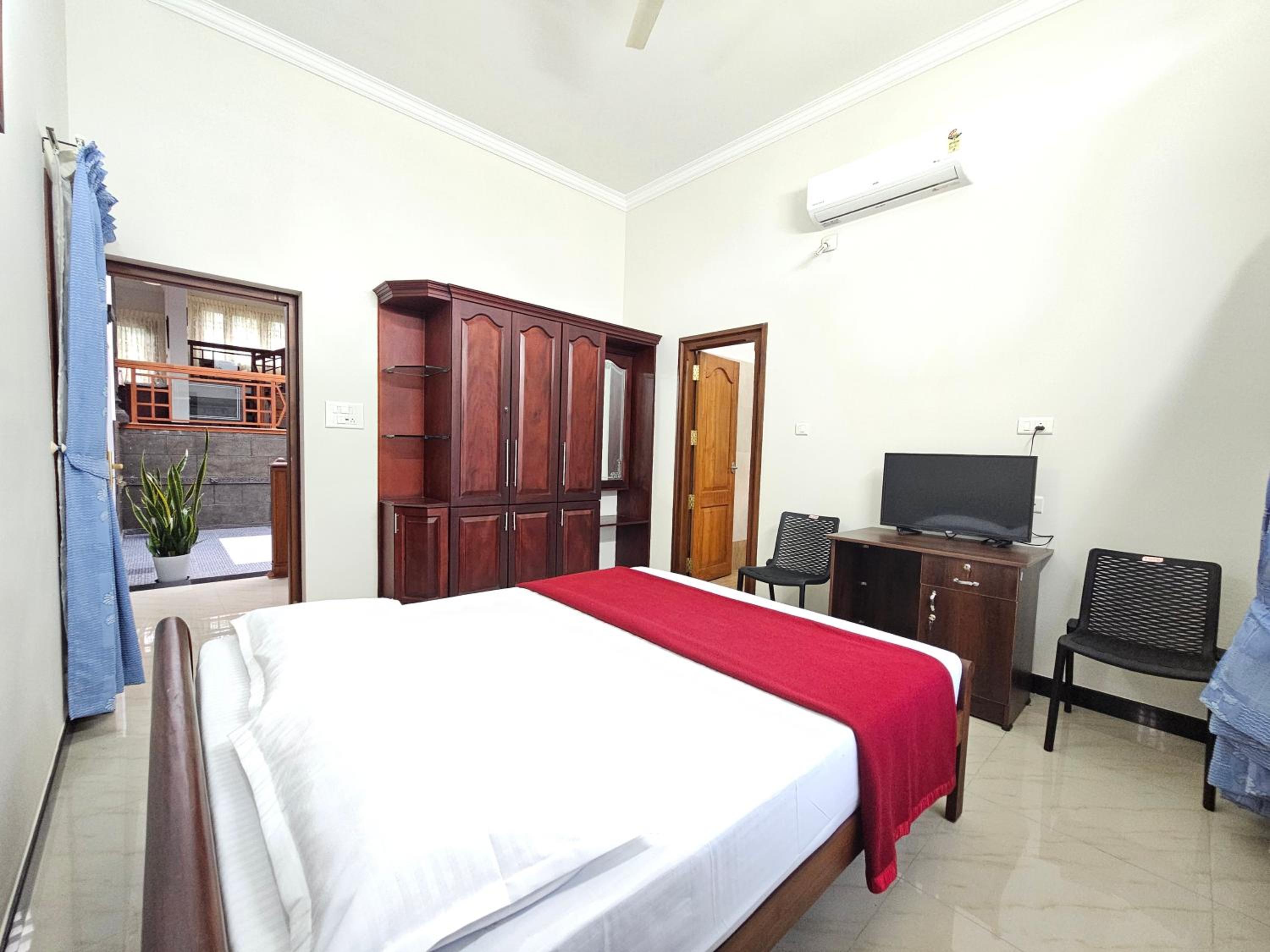 Large Double Room photo 1