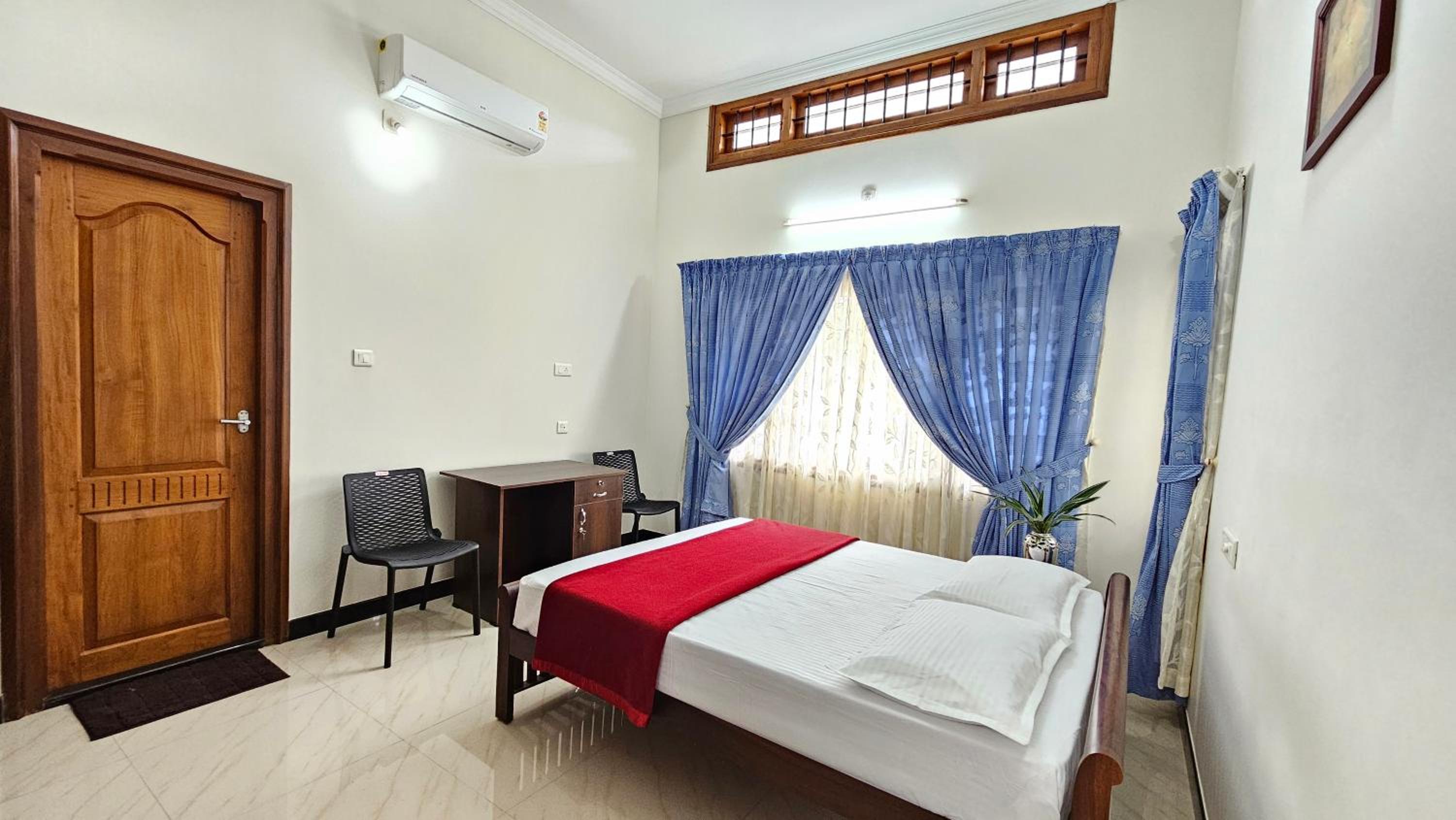 Large Double Room photo 2