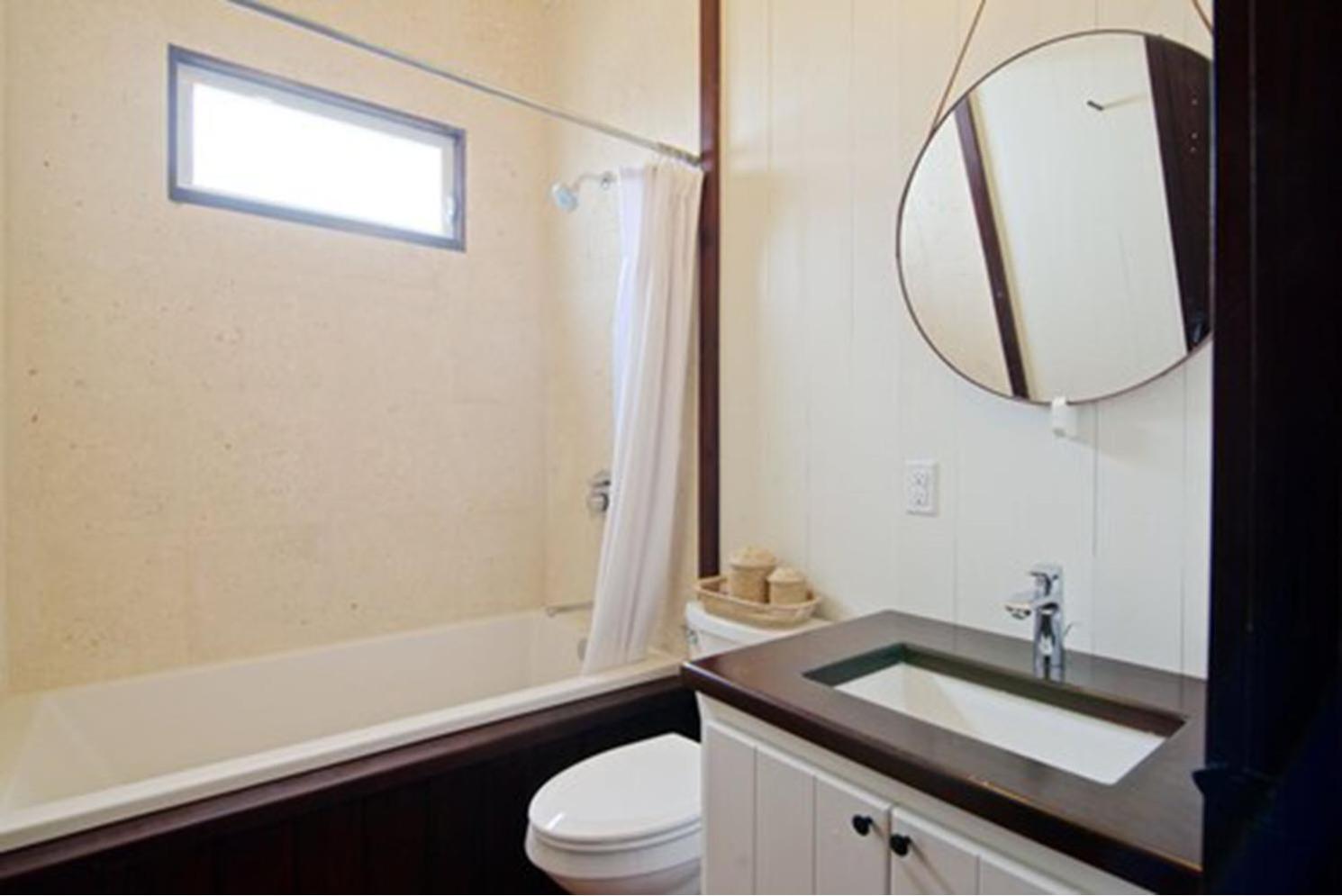 Three-Bedroom Townhouse thumbnail 6