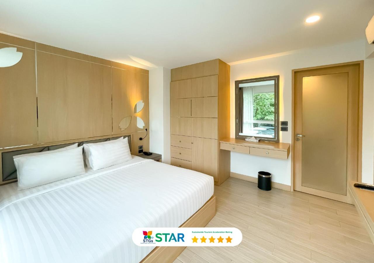 One Bedroom Suite - 1 King Bed, Non Smoking