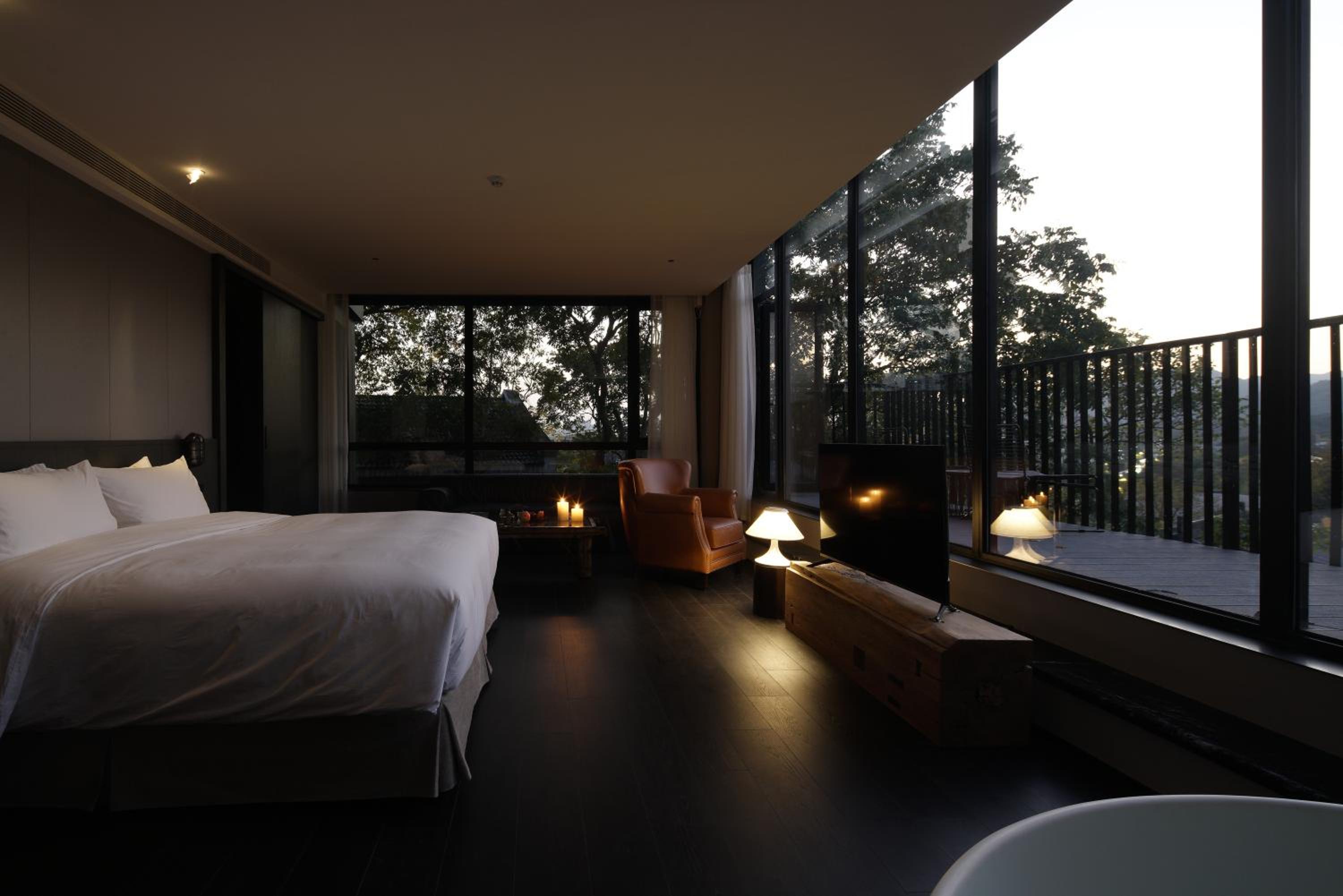 Suite with Mountain View