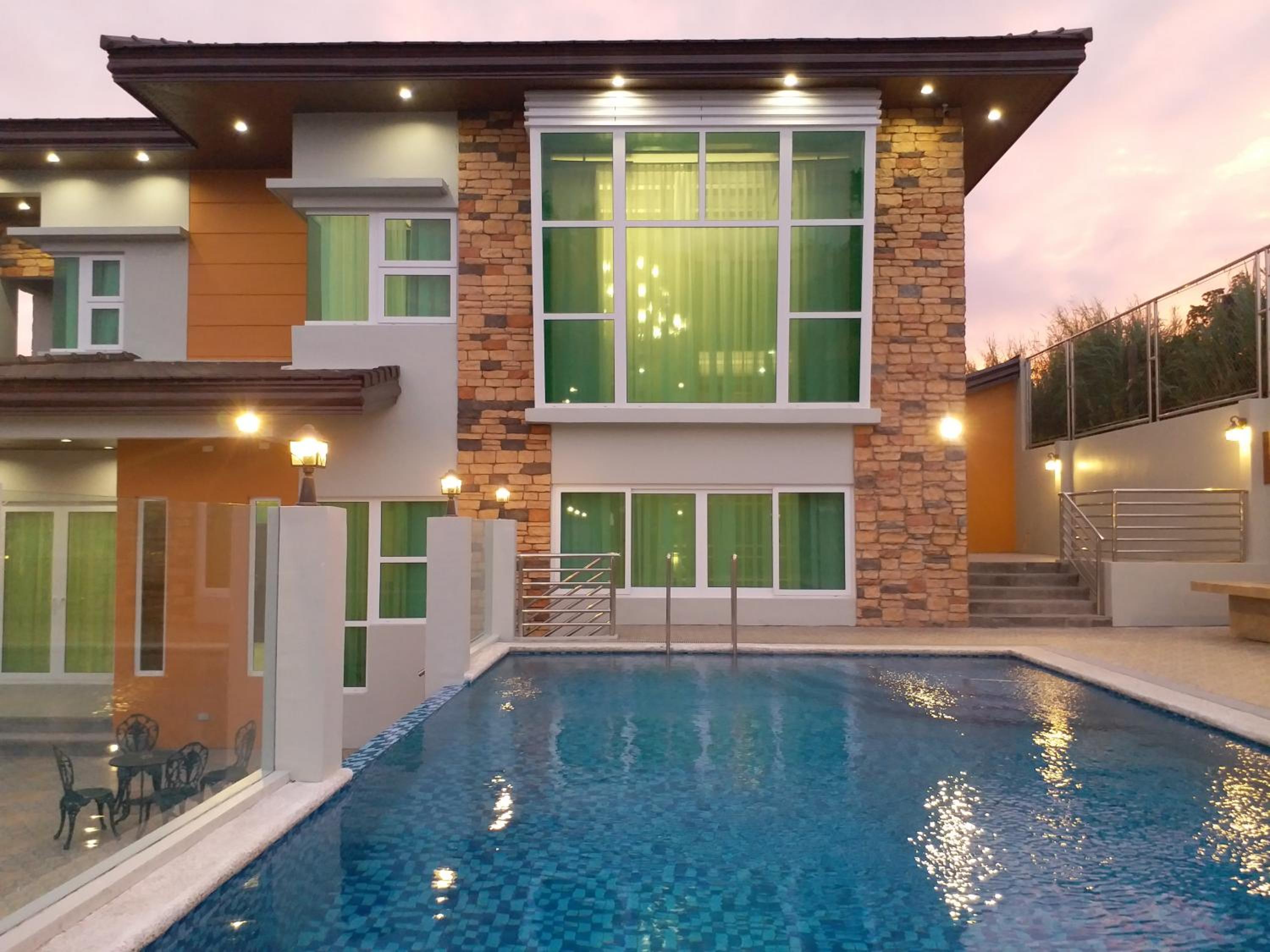 Villa - Photo 1