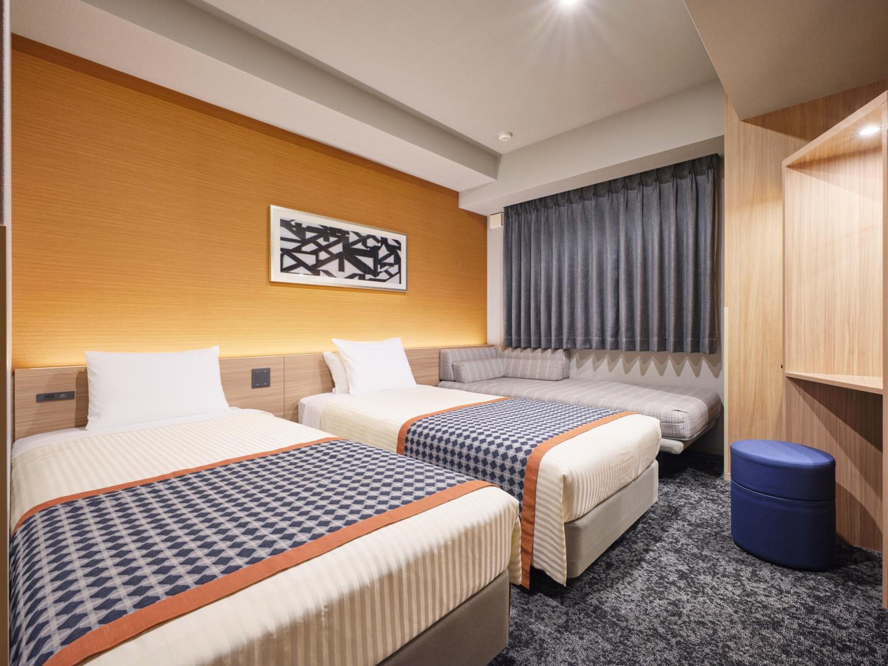 Deluxe Twin Room with Sofa bed photo 2