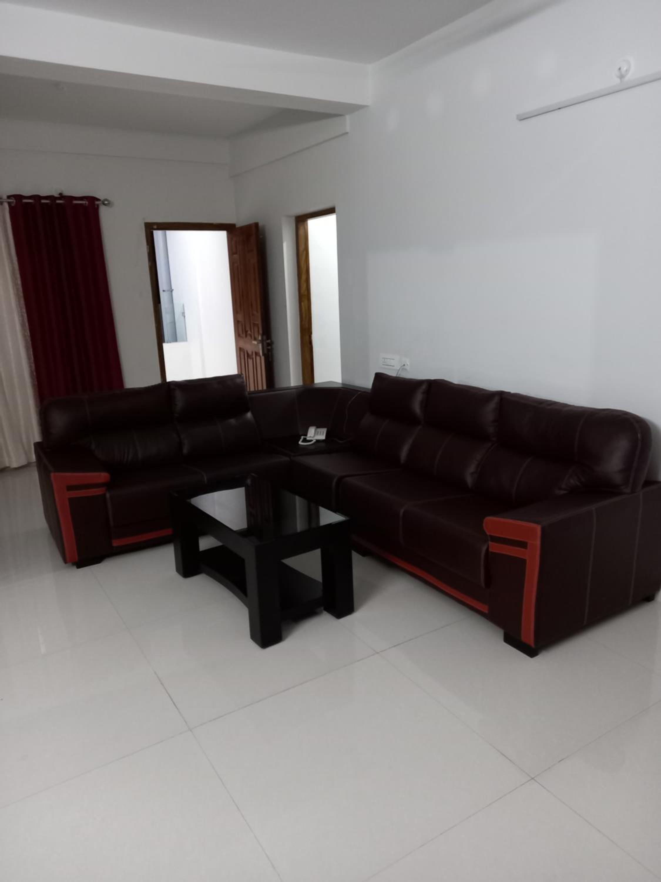 One-Bedroom Apartment With Balcony And City View photo 2
