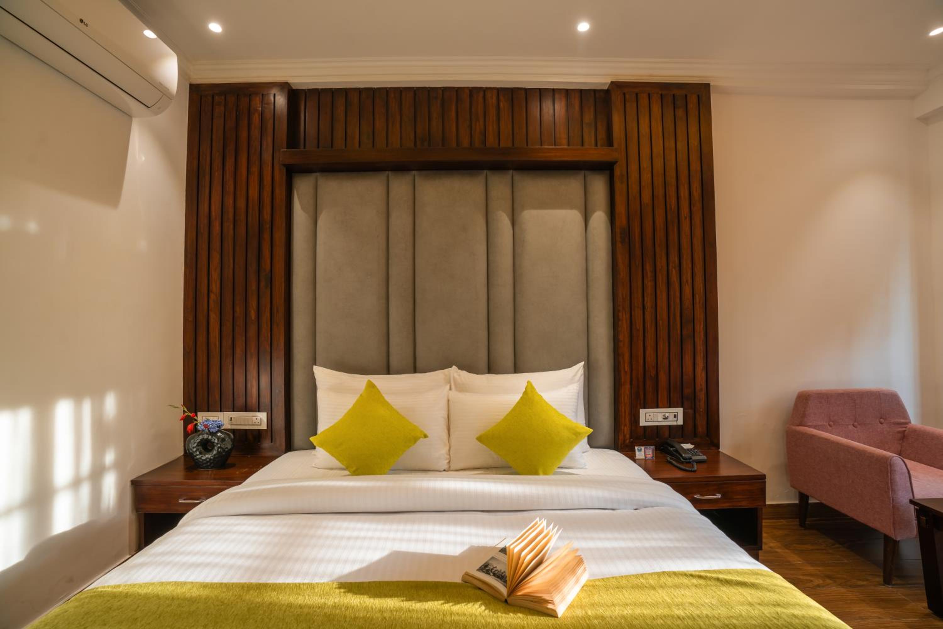 Deluxe Room - Photo 6