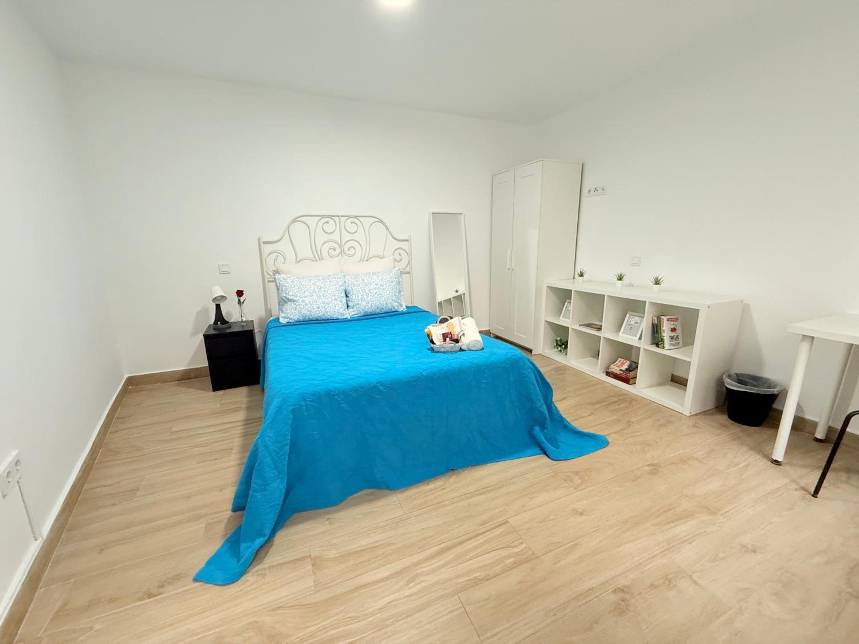 Habitación Doble con Baño Privado Externo y Acceso al Patio