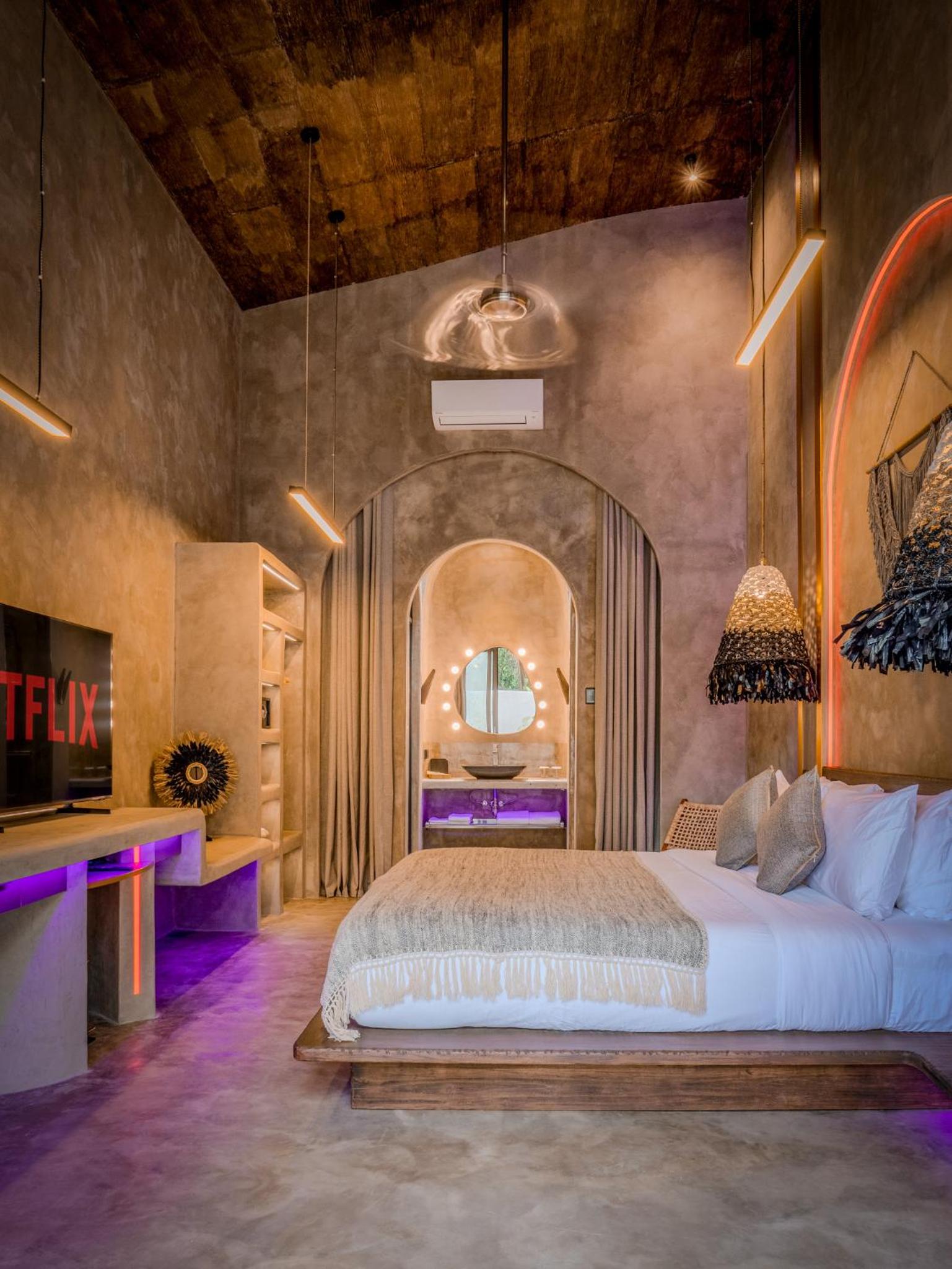 Three-Bedroom Villa - Photo 18